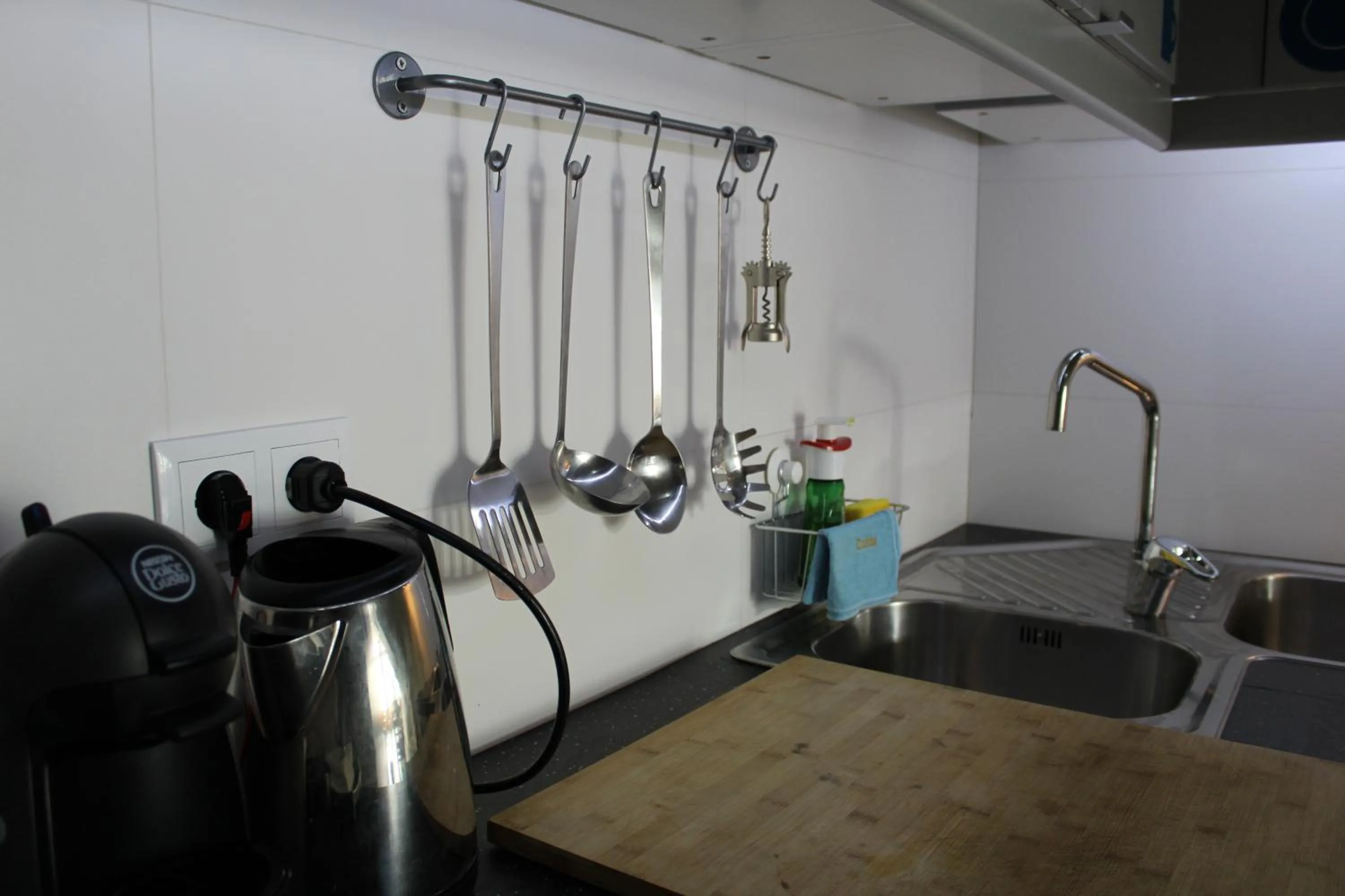 Communal kitchen in Happy Porto Hostel