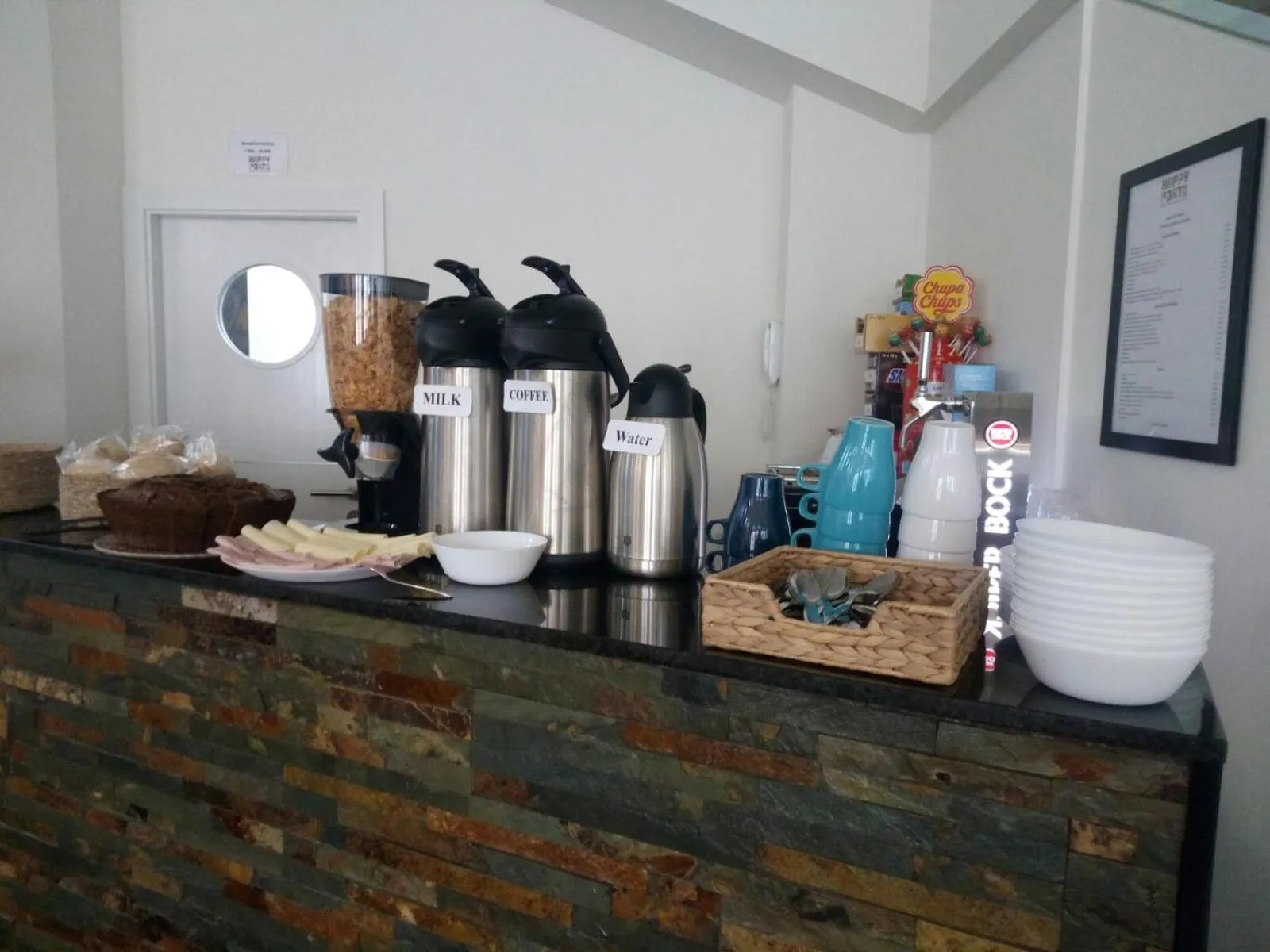 Buffet breakfast in Happy Porto Hostel