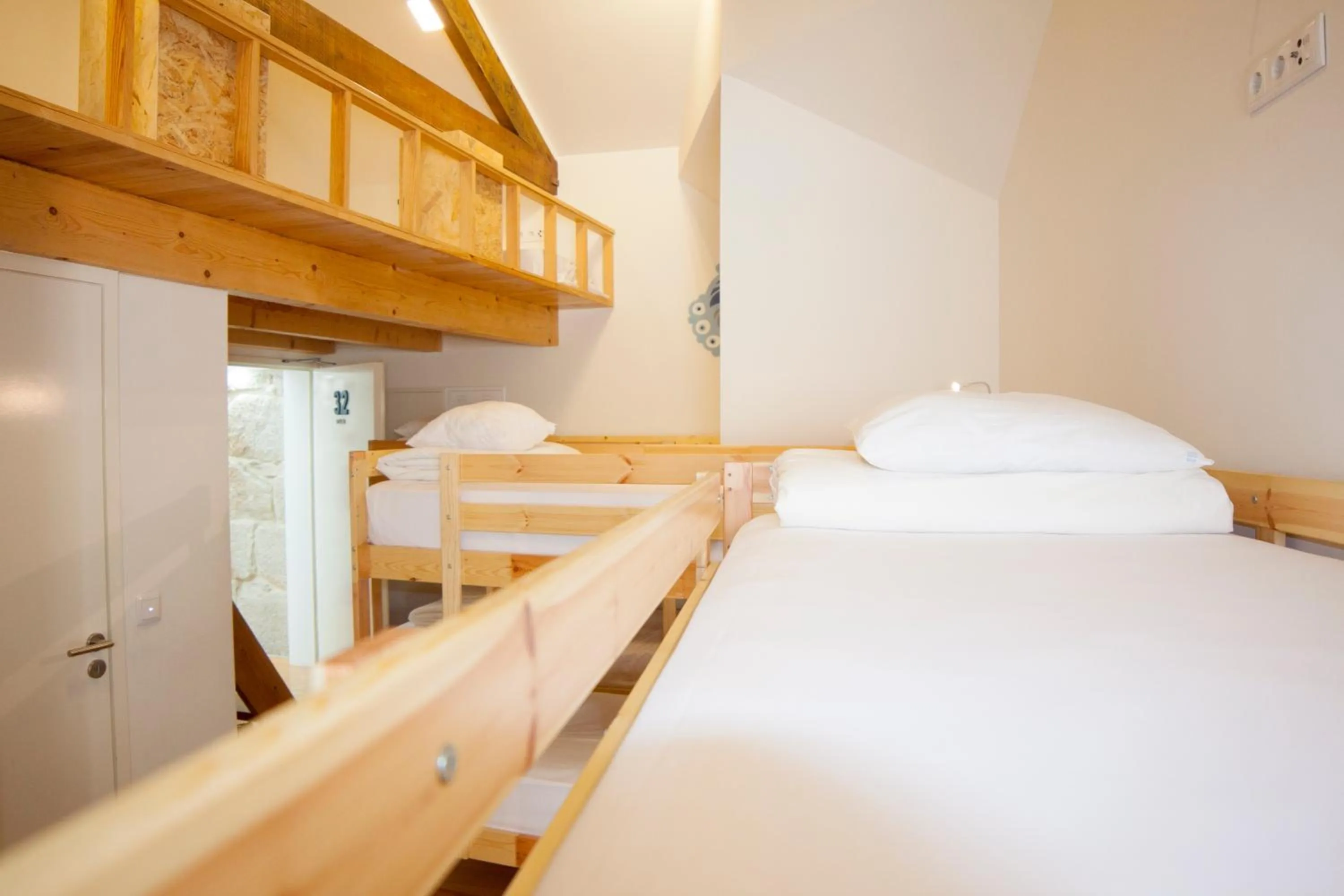 bunk bed, Bed in Happy Porto Hostel