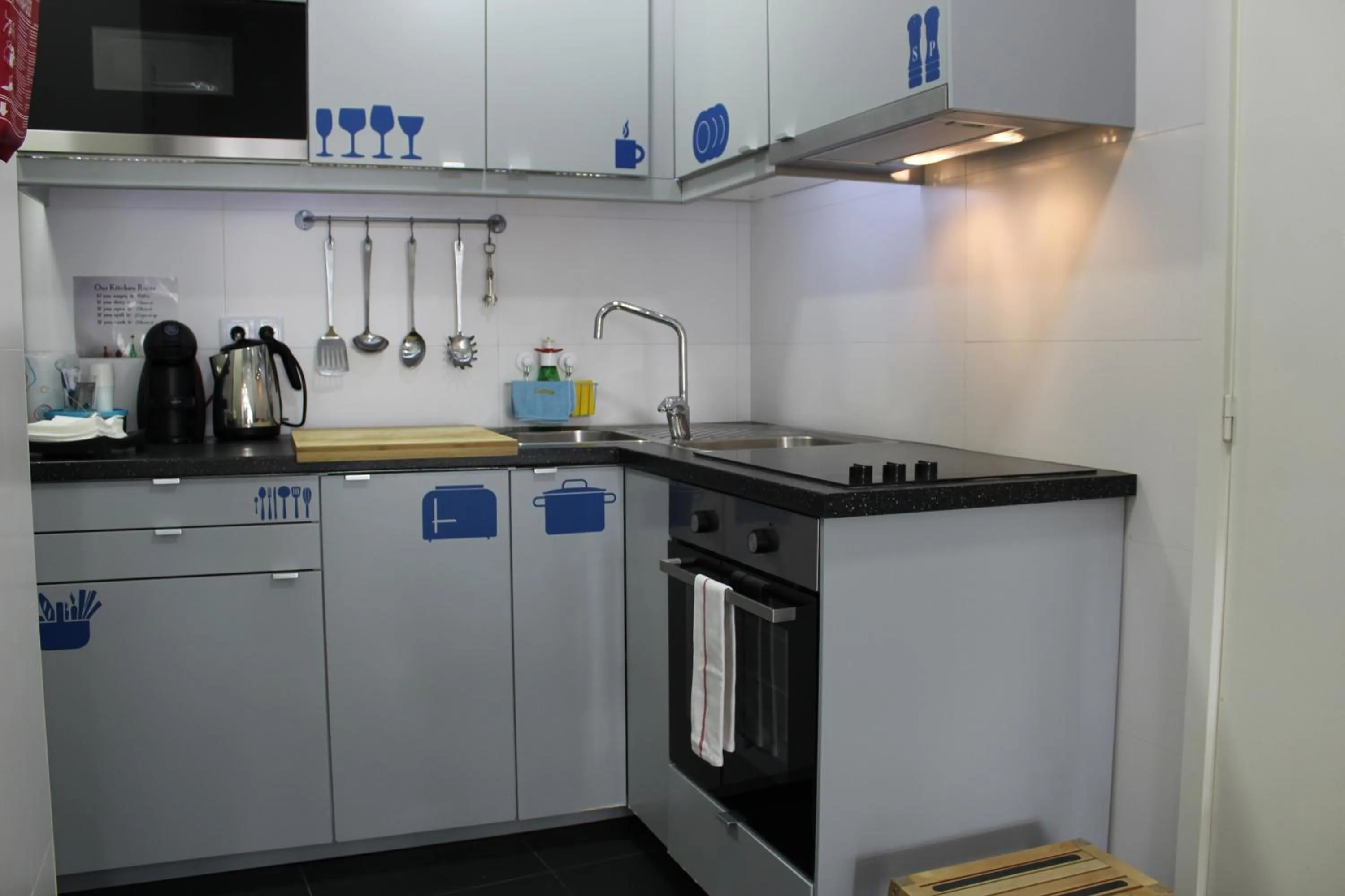 Communal kitchen in Happy Porto Hostel