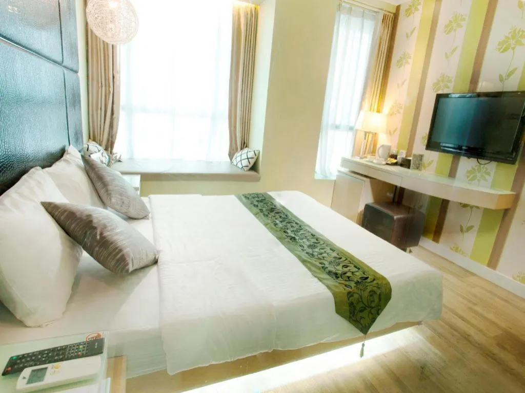 Bed in M1 Yau Ma Tei Hotel