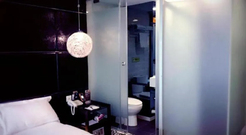 Bed in M1 Yau Ma Tei Hotel