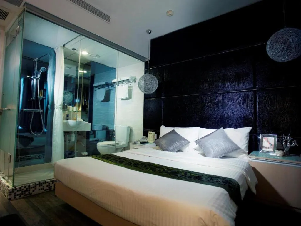 Bed in M1 Yau Ma Tei Hotel