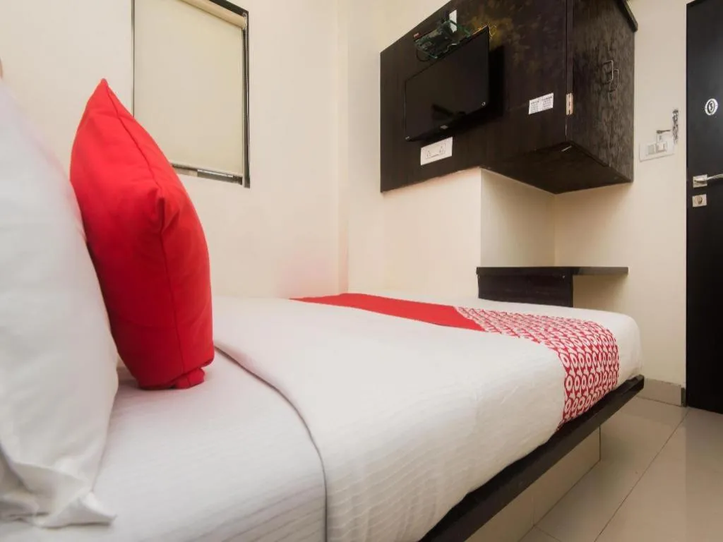 Bed in OYO 3782 Hotel Adnoc Inn