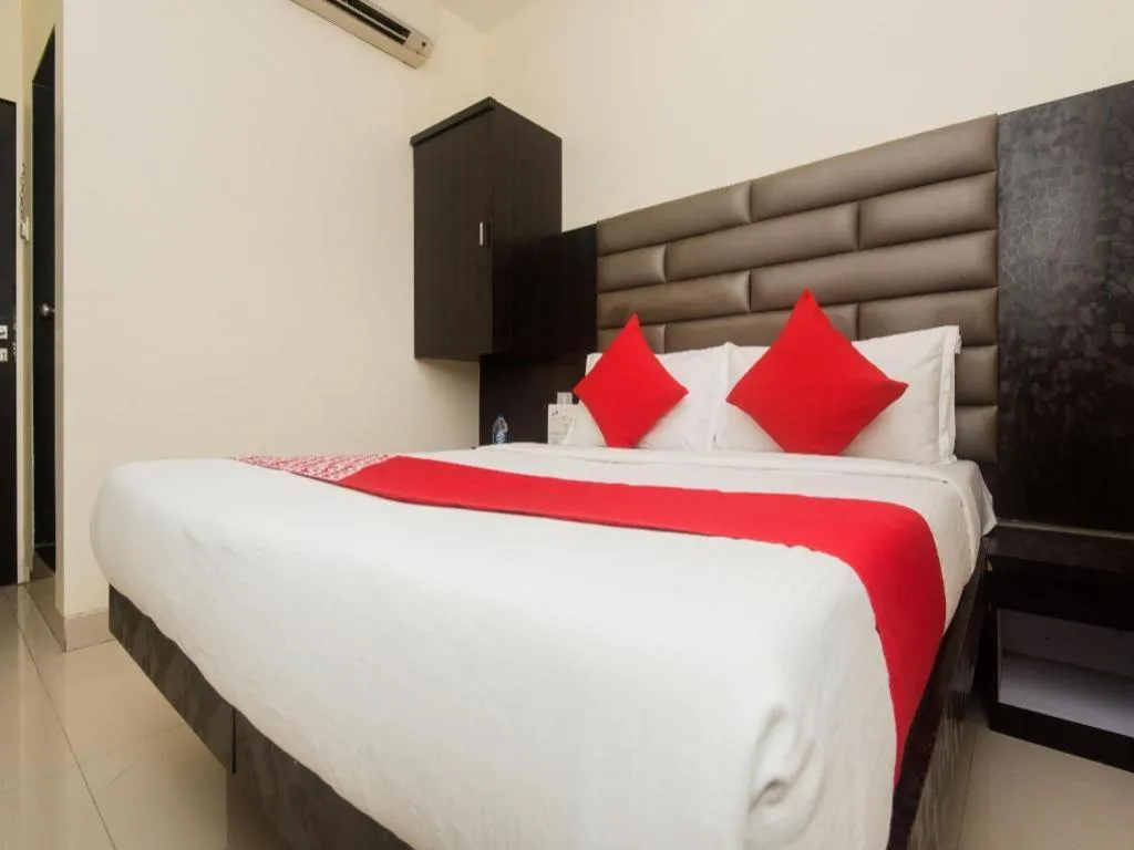Bed in OYO 3782 Hotel Adnoc Inn
