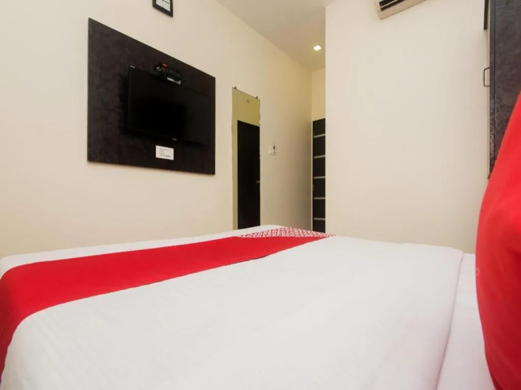 Bed in OYO 3782 Hotel Adnoc Inn