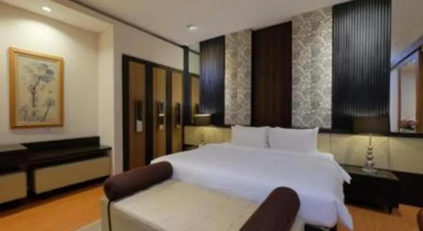 Bed in Diamond Hotel Solo