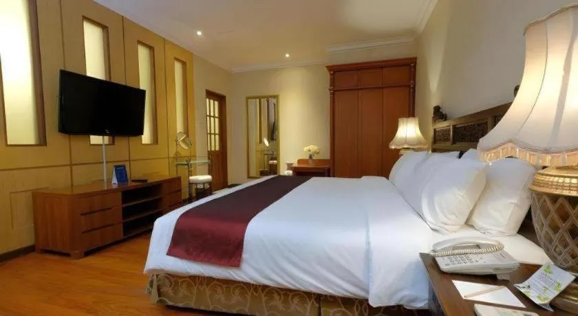 Bed in Diamond Hotel Solo