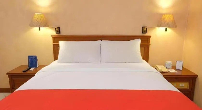 Bed in Diamond Hotel Solo