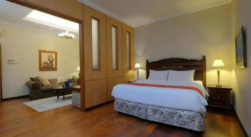 Bed in Diamond Hotel Solo