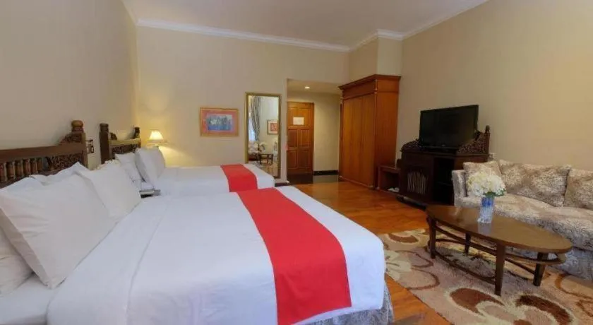 Bed in Diamond Hotel Solo