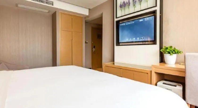 Bed in Lavande Hotel Qingdao North Station Siliu South Road