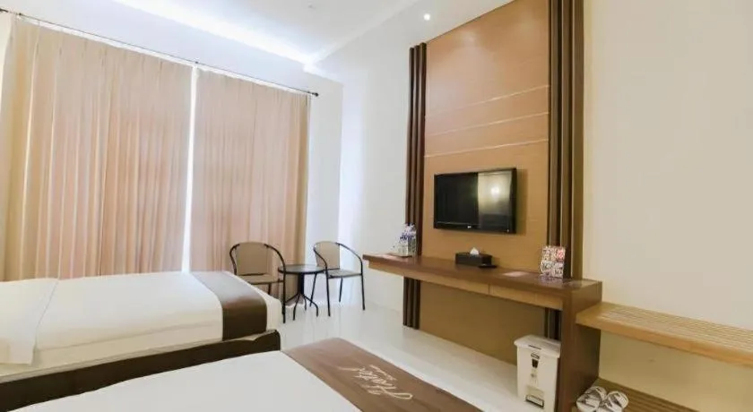 Bed in Life Emerald Hotel Surabaya