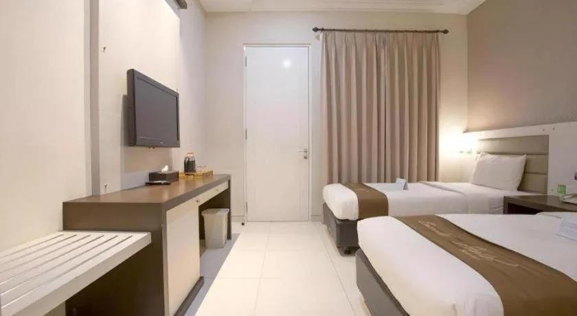Bed in Life Emerald Hotel Surabaya