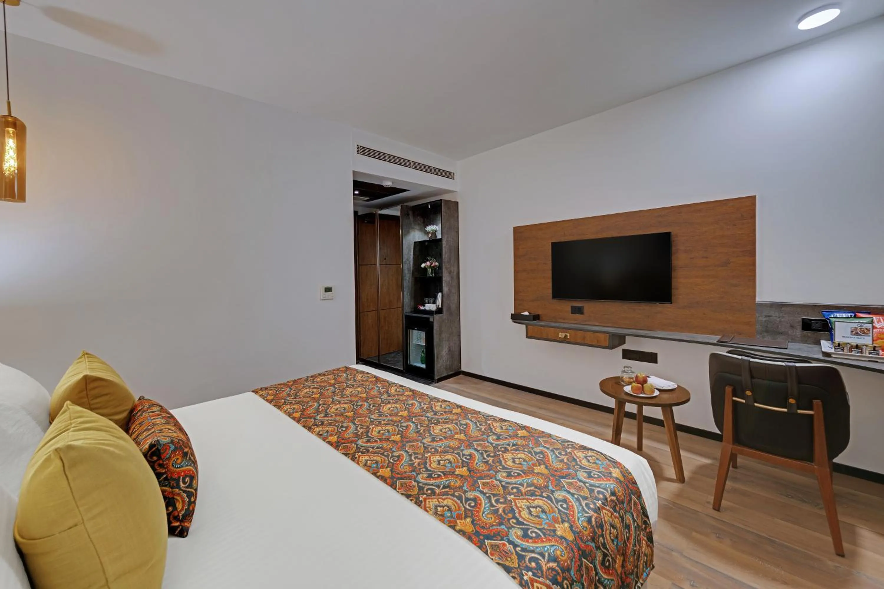 Deluxe Room - single occupancy in Hays AIR By Ahuja Residences - Golf Course Ext Road & Sector 51