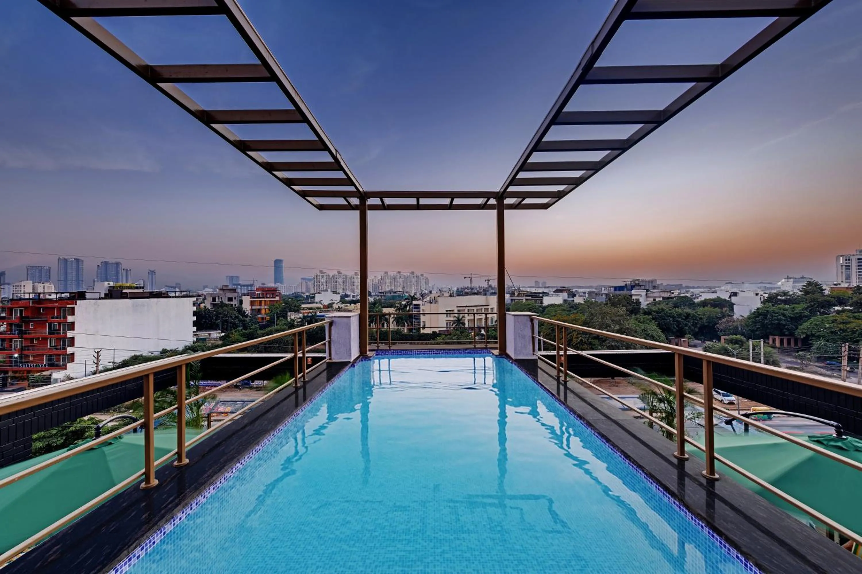 Hays AIR By Ahuja Residences - Golf Course Ext Road & Sector 51