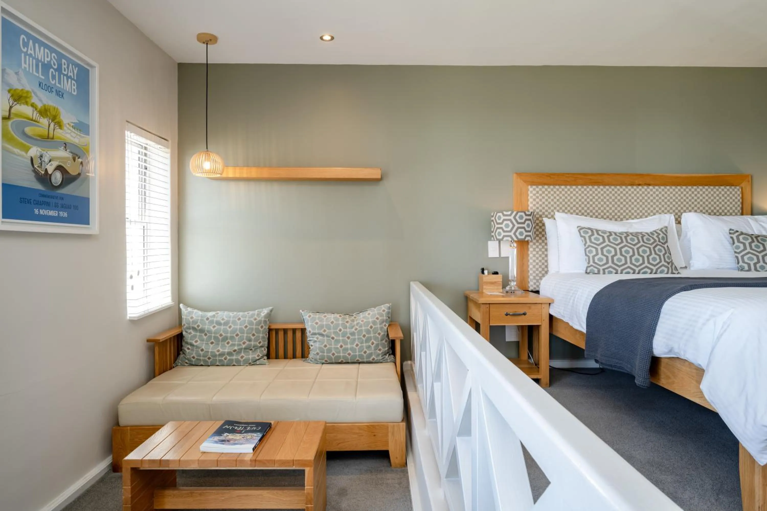 Seating area, Bed in The Bay Hotel