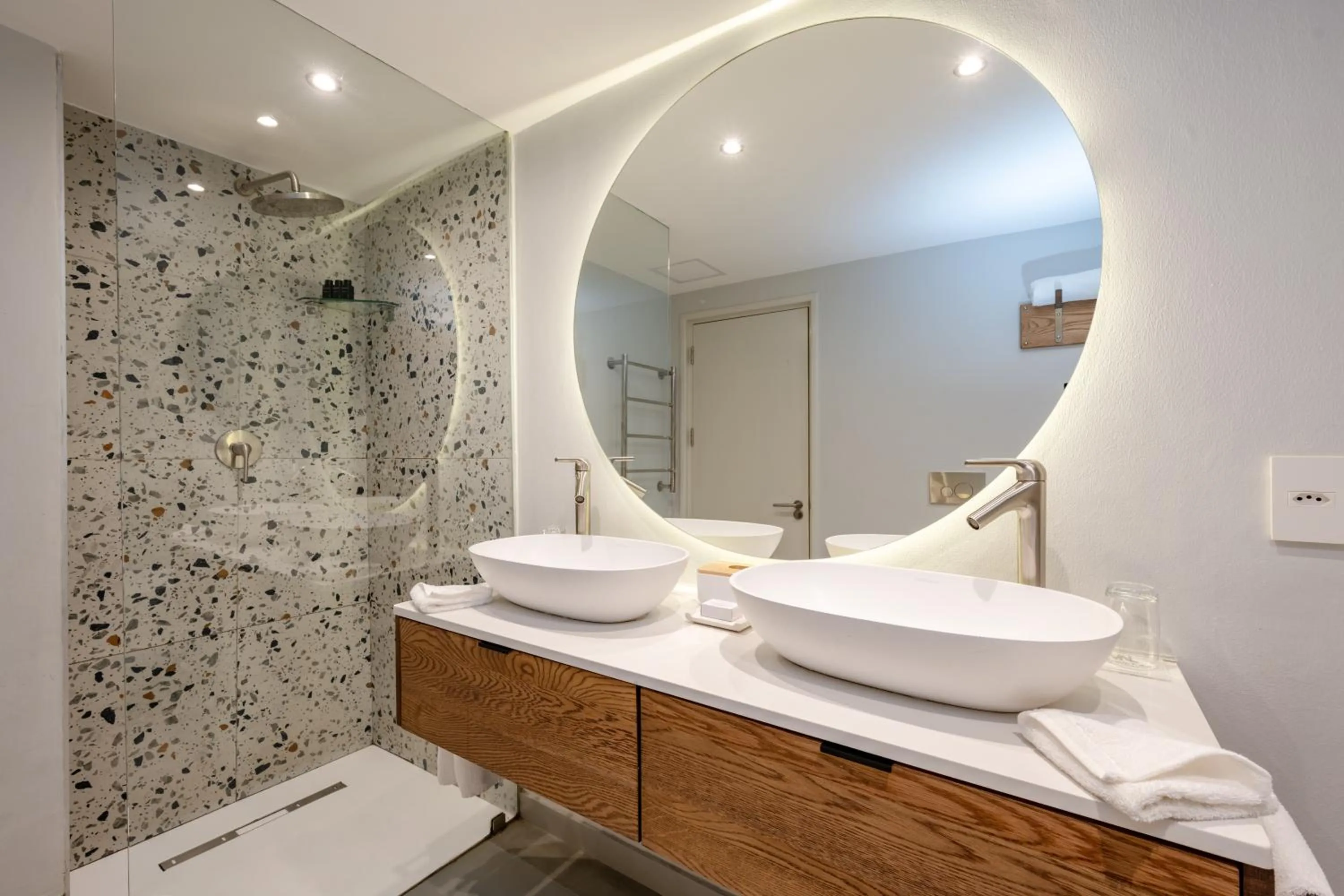 Shower in The Bay Hotel