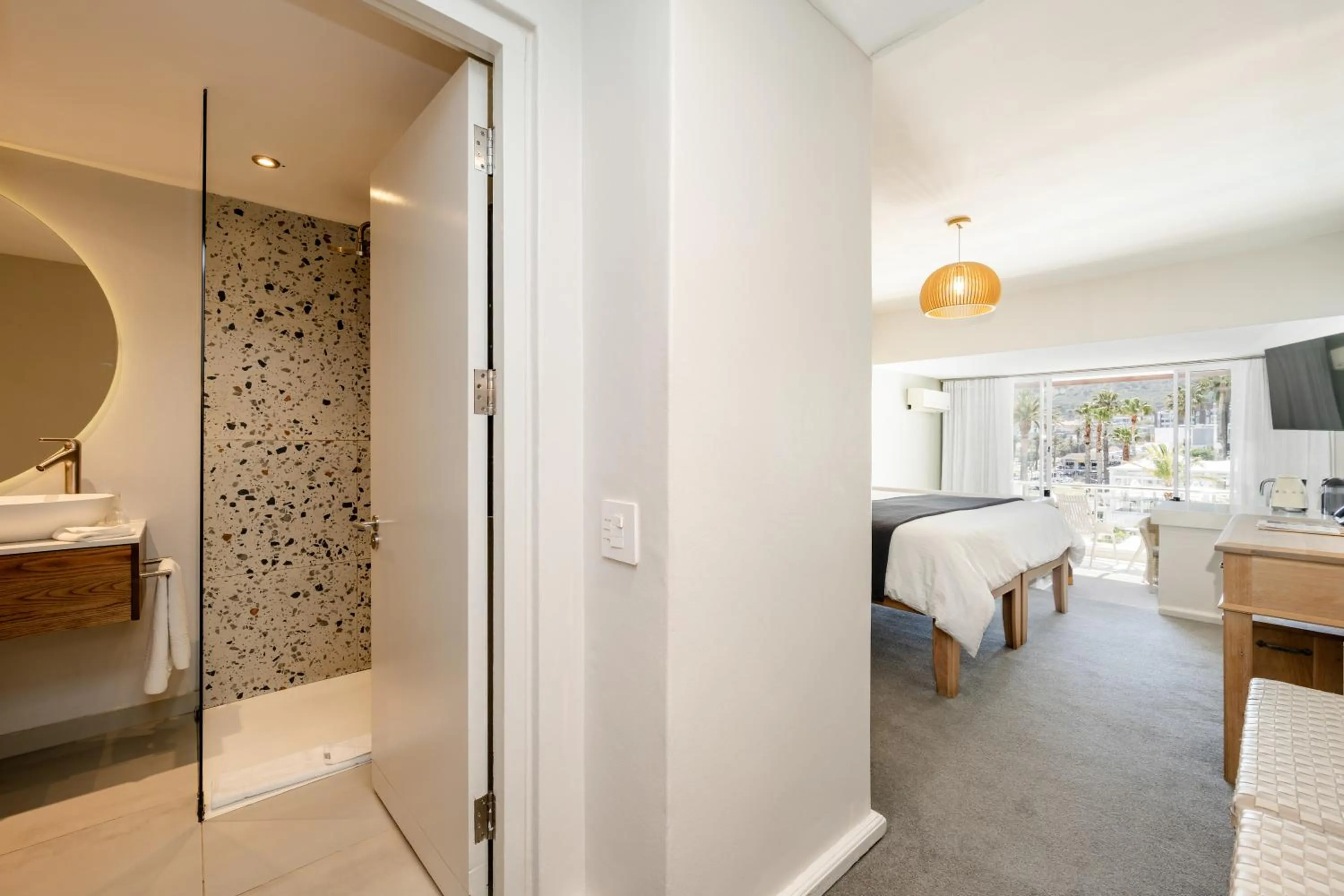 Bedroom, Bed in The Bay Hotel