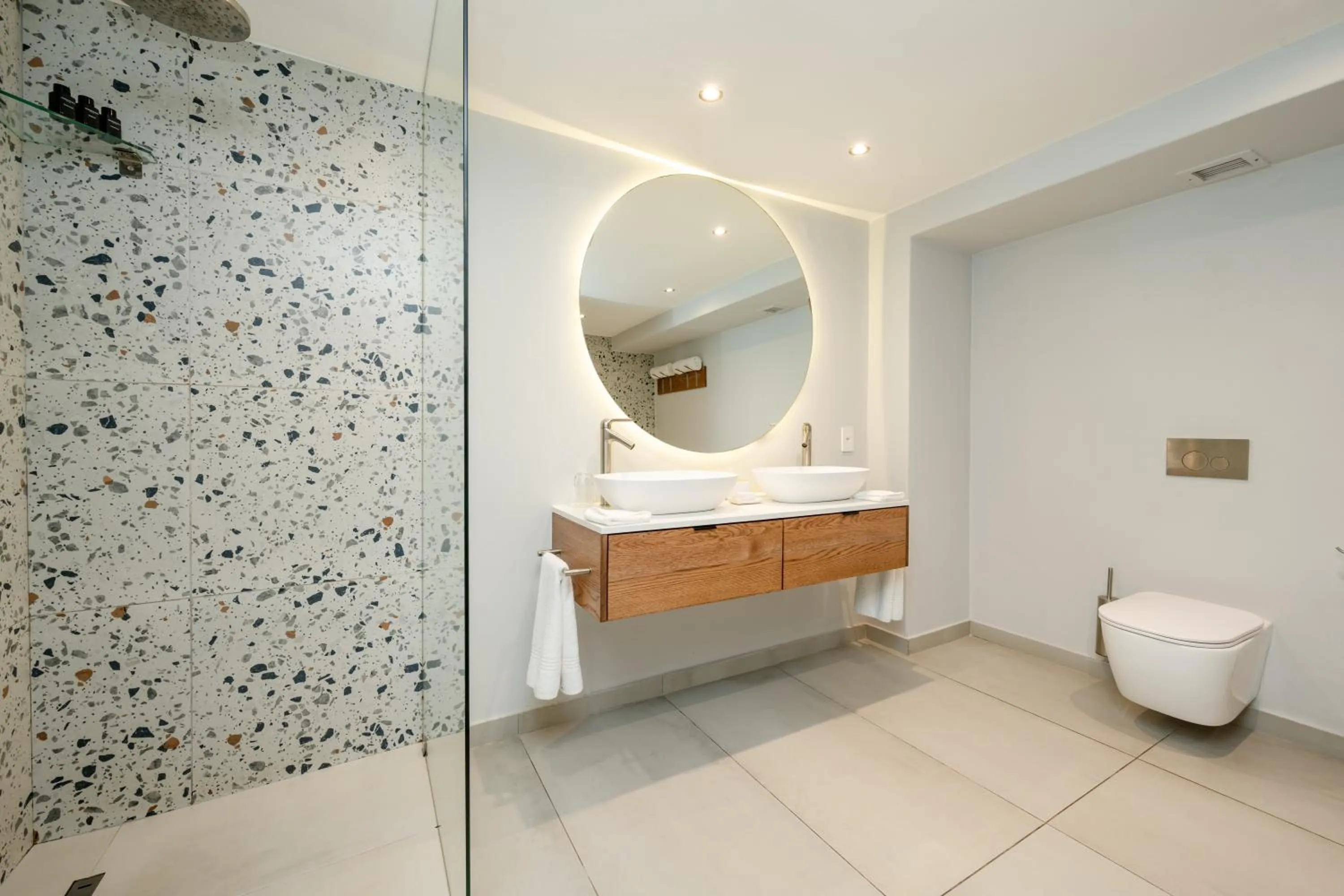 Shower in The Bay Hotel