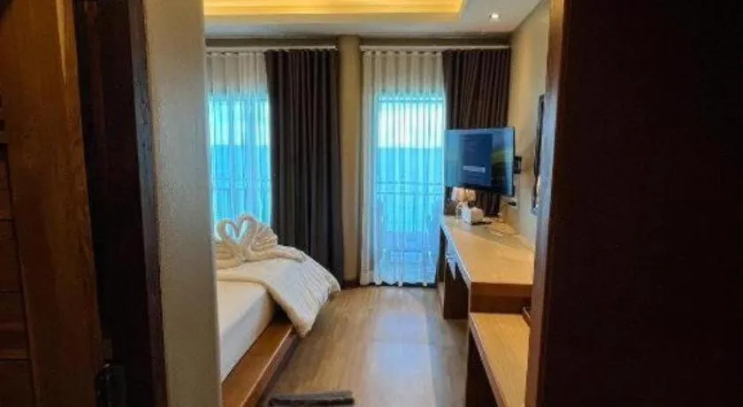 Bed in Diamond Cliff Beach Lanta Resort