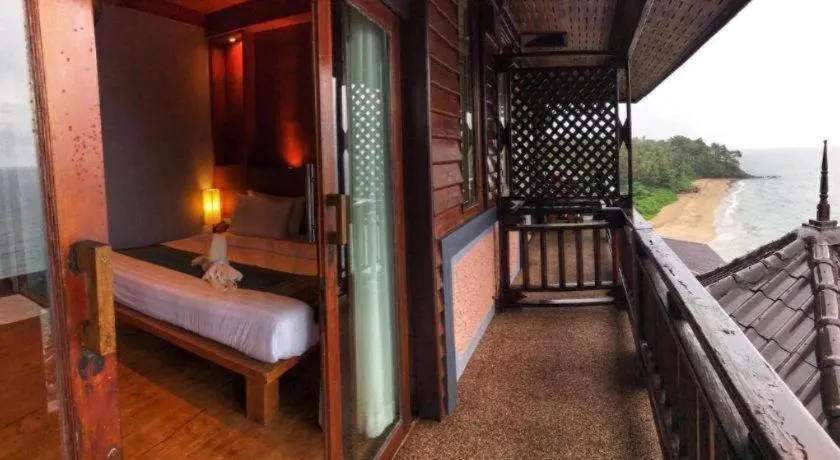 Bed in Diamond Cliff Beach Lanta Resort