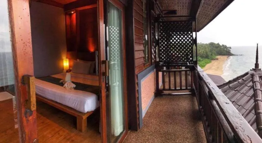 Bed in Diamond Cliff Beach Lanta Resort