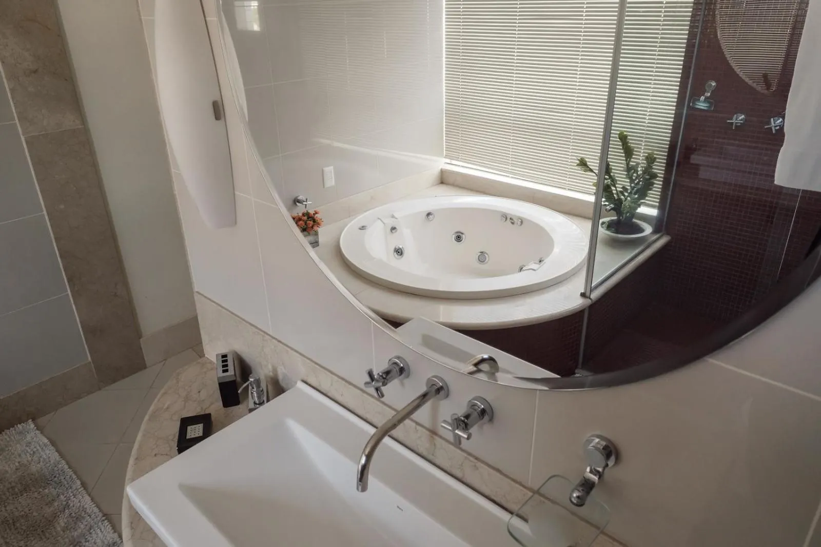 Bathroom in Ibituruna Center Hotel