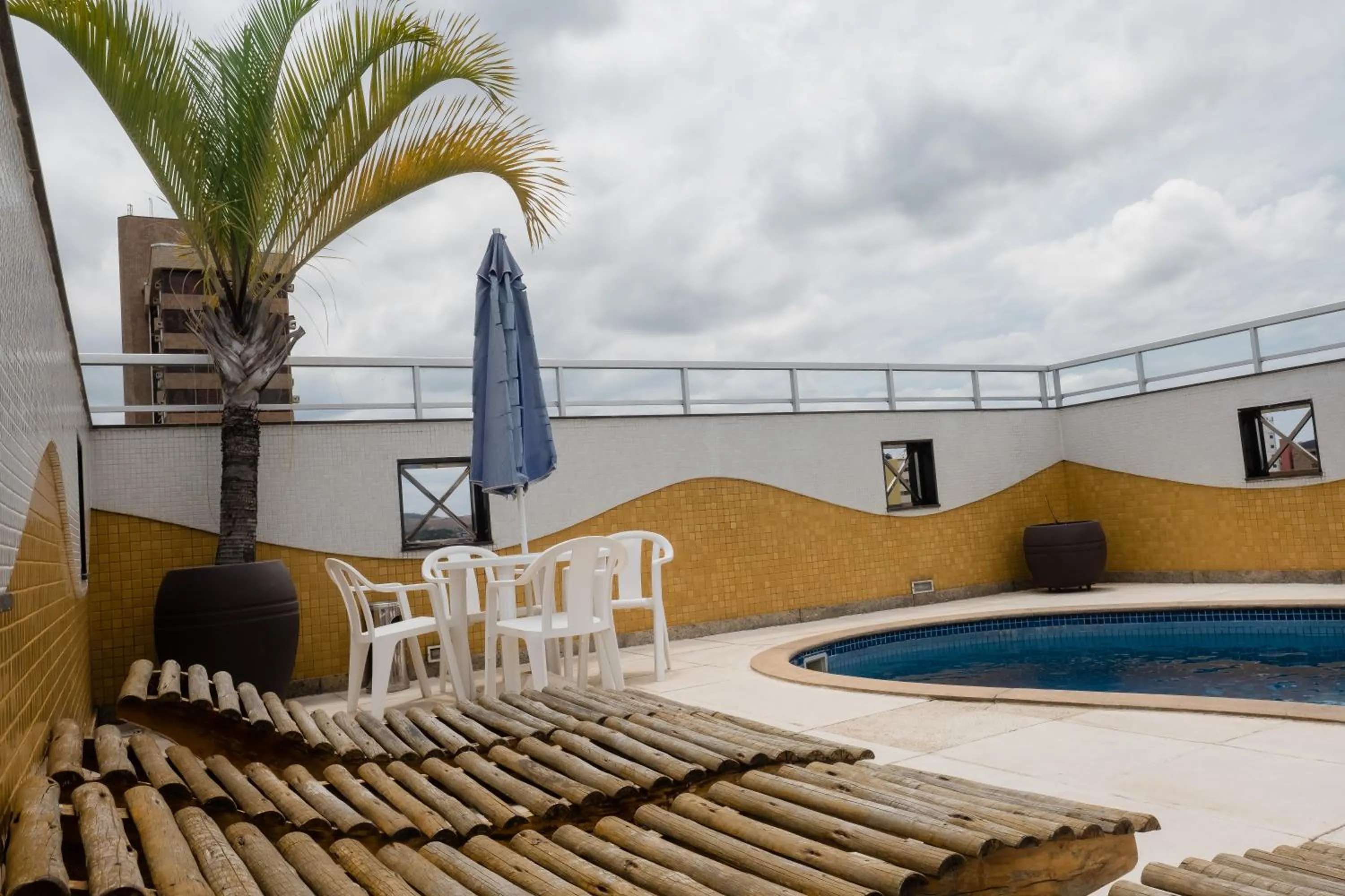 Swimming pool in Ibituruna Center Hotel