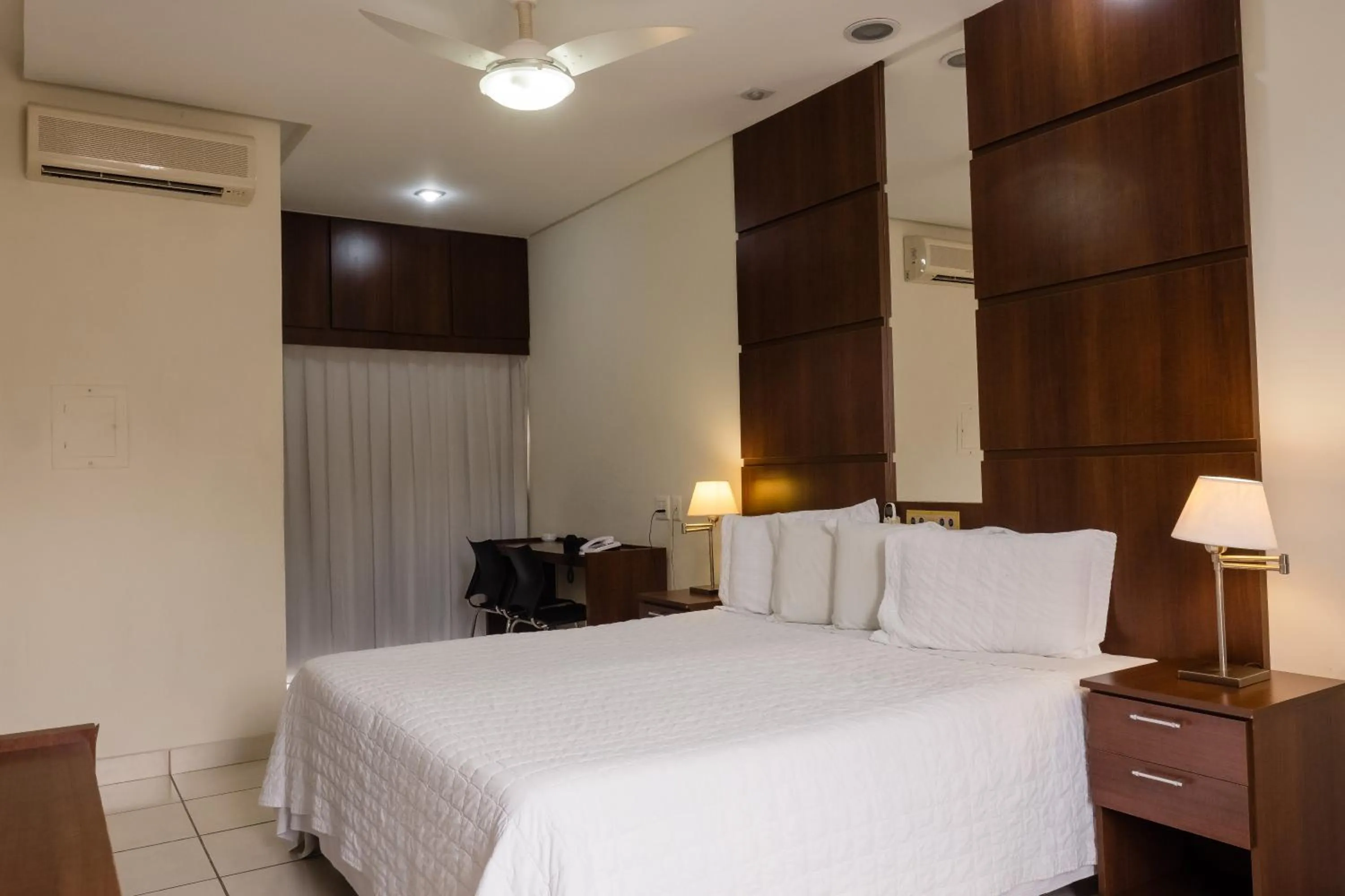 Bedroom, Bed in Ibituruna Center Hotel