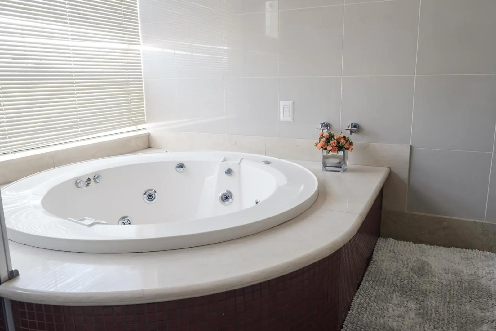 Hot Tub in Ibituruna Center Hotel