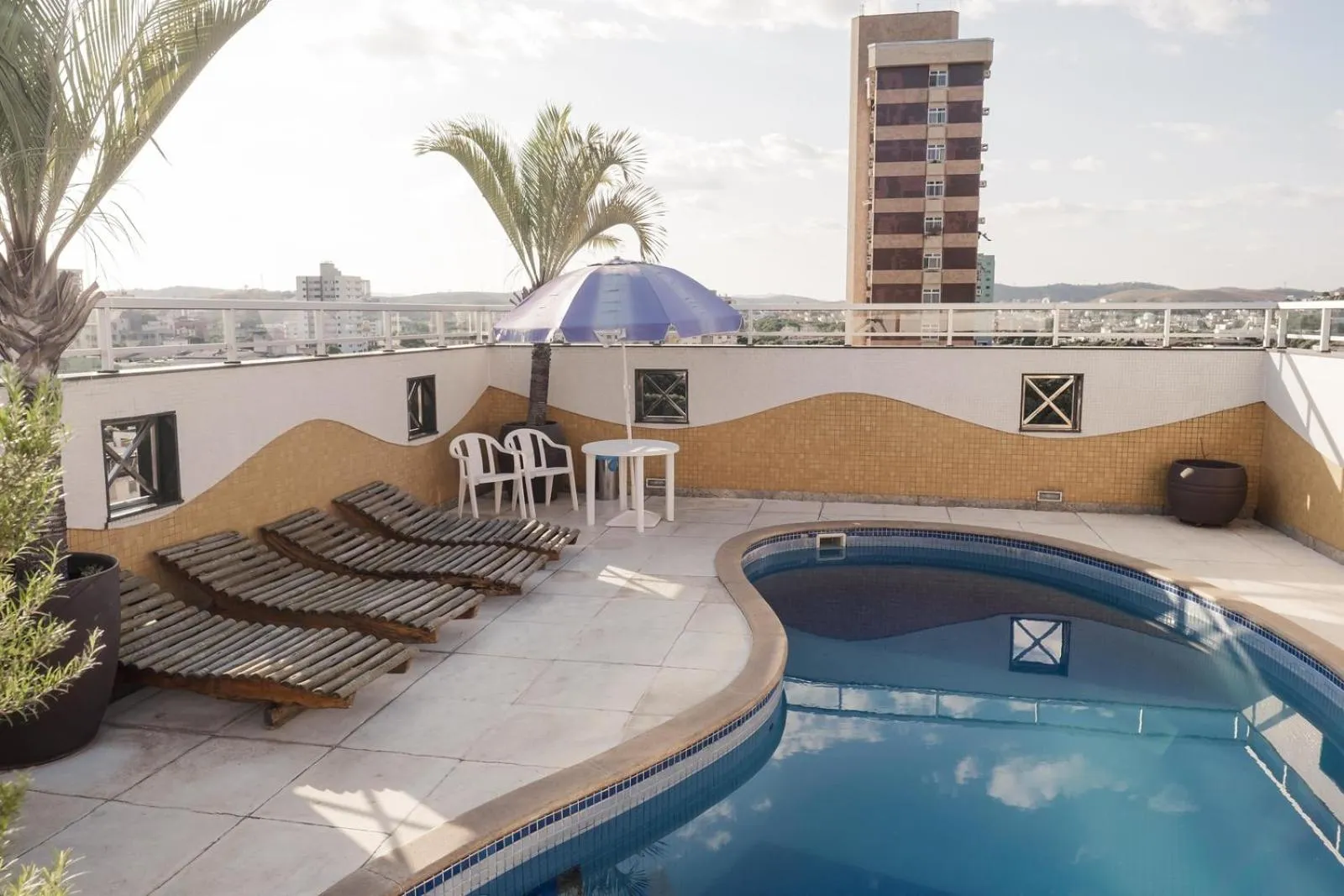 Swimming pool in Ibituruna Center Hotel