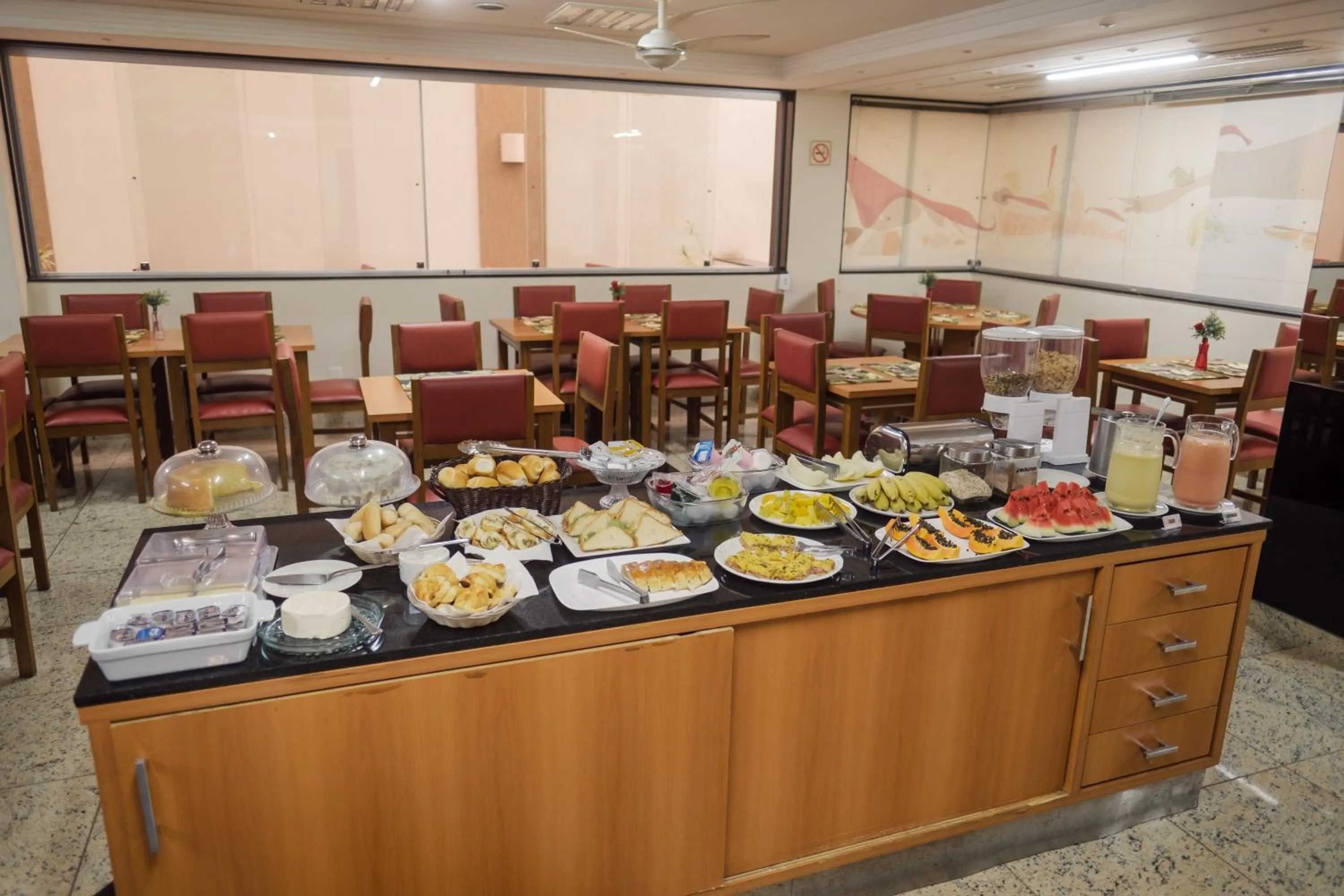 Breakfast in Ibituruna Center Hotel