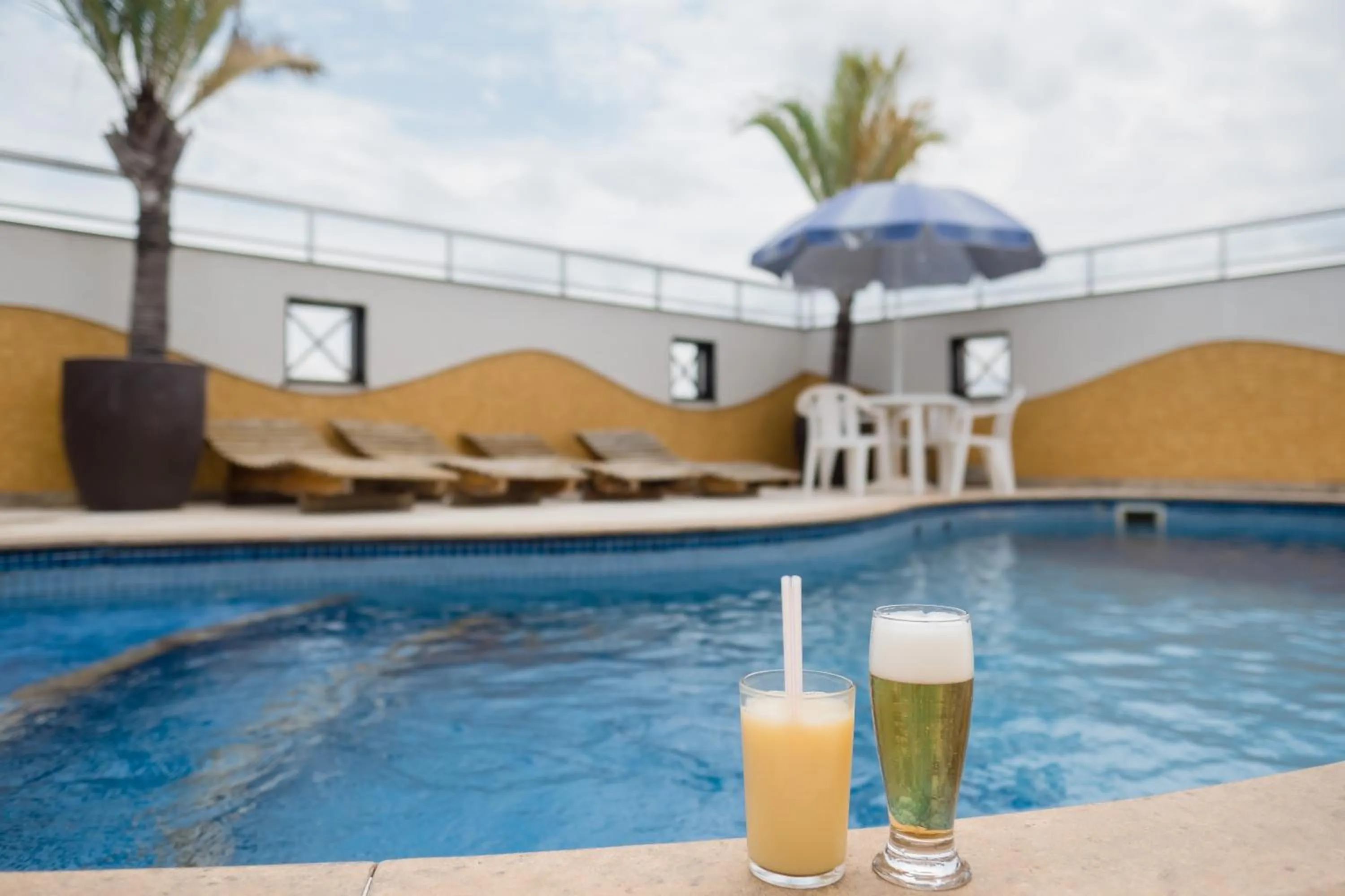 Swimming pool in Ibituruna Center Hotel