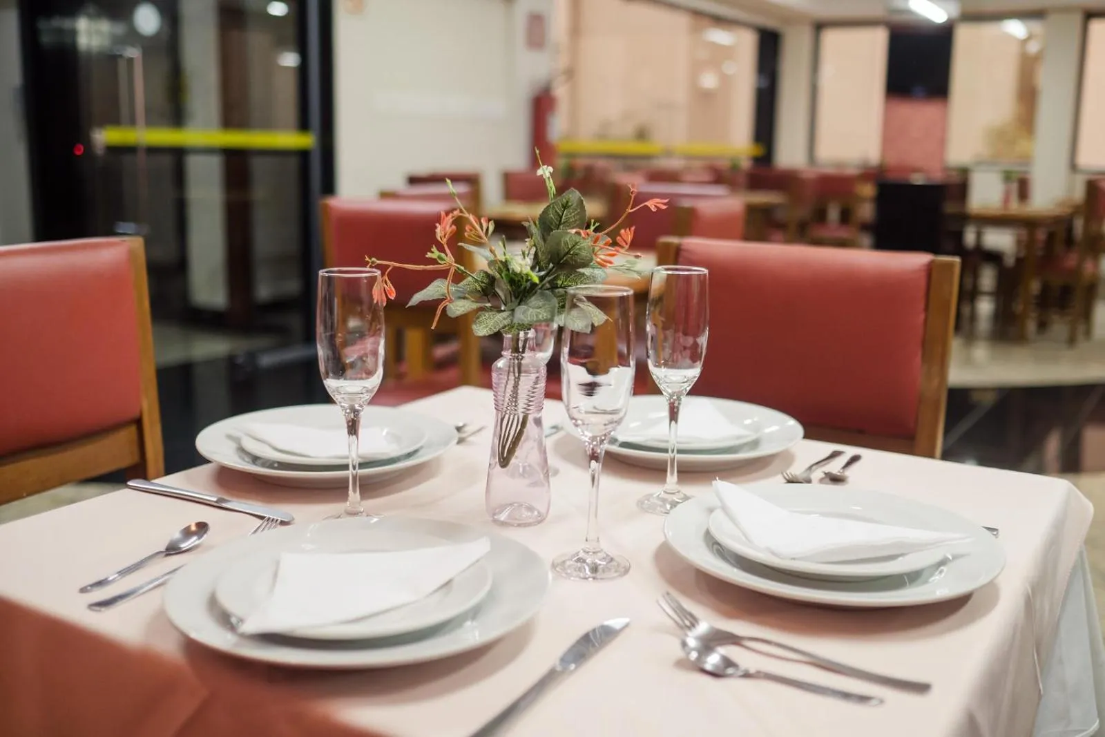 Restaurant/places to eat in Ibituruna Center Hotel