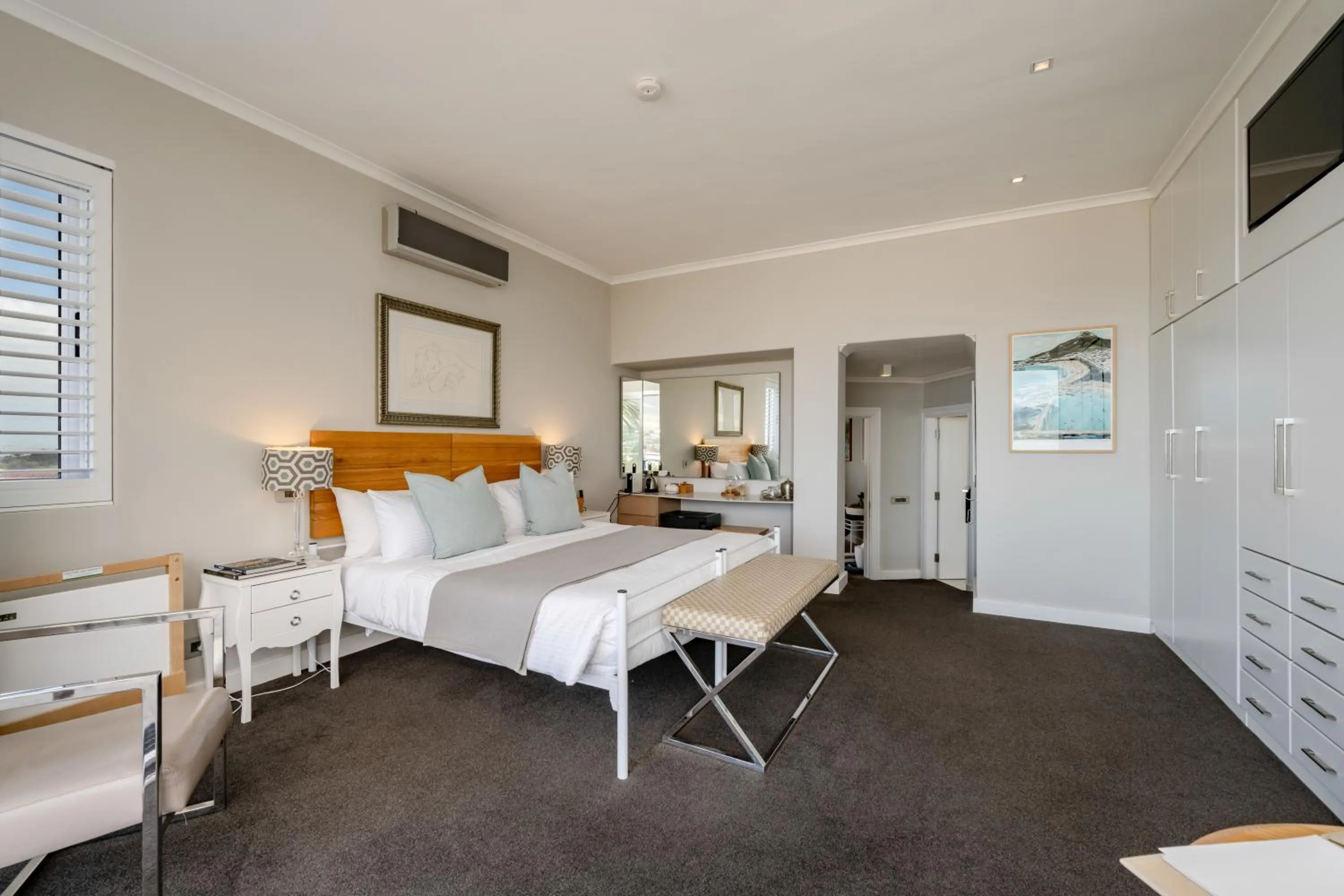 Bed in Camps Bay Retreat Hotel