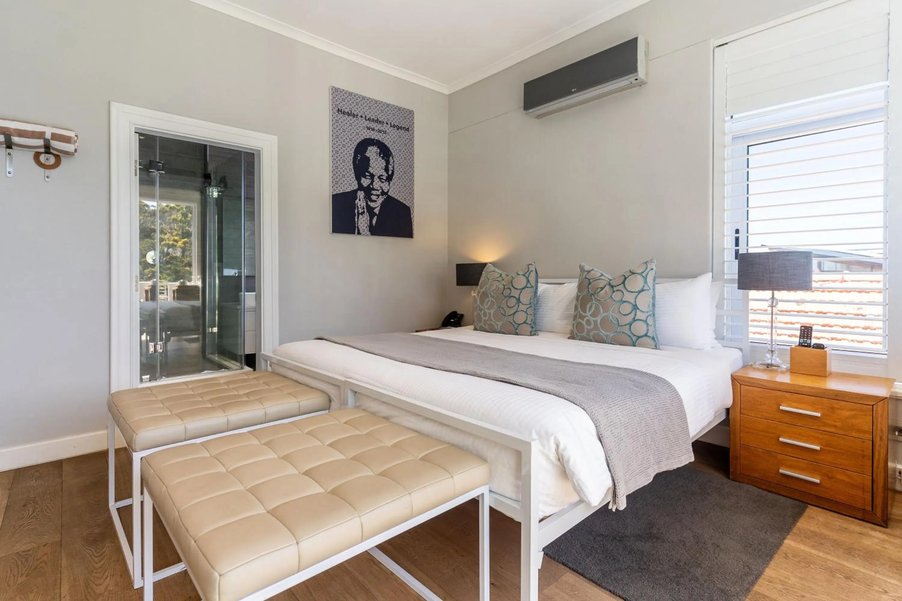 Bedroom, Bed in Camps Bay Retreat Hotel