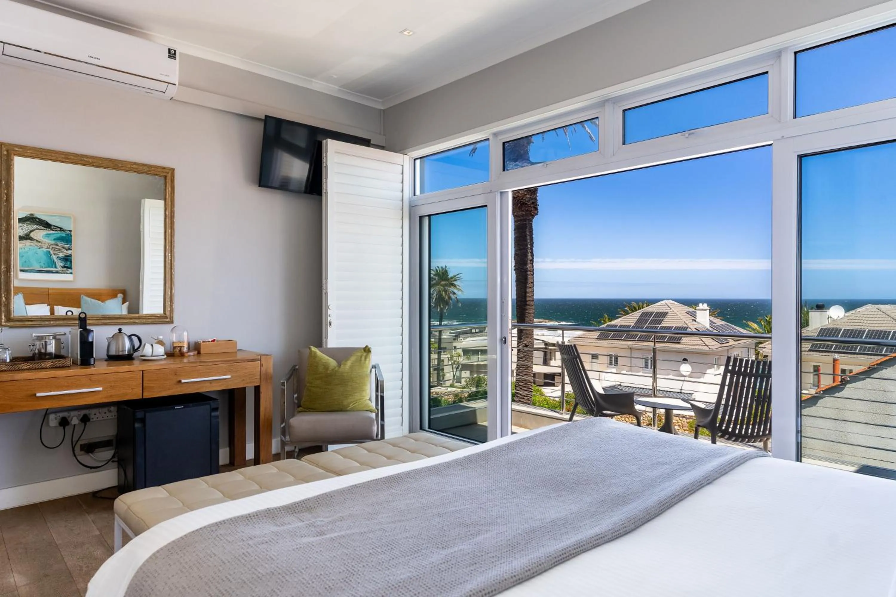 View (from property/room), Bed in Camps Bay Retreat Hotel