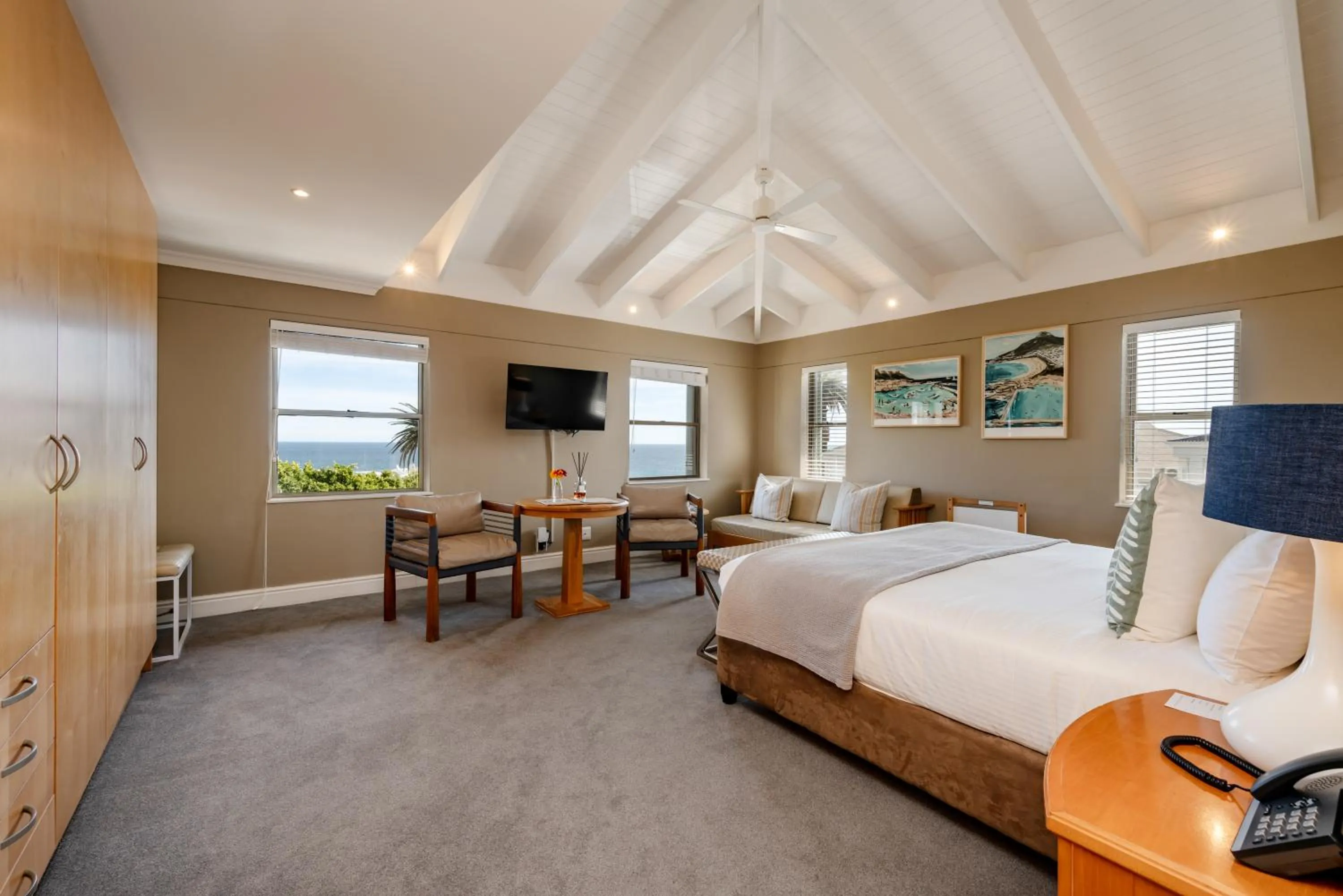 Bed in Camps Bay Retreat Hotel