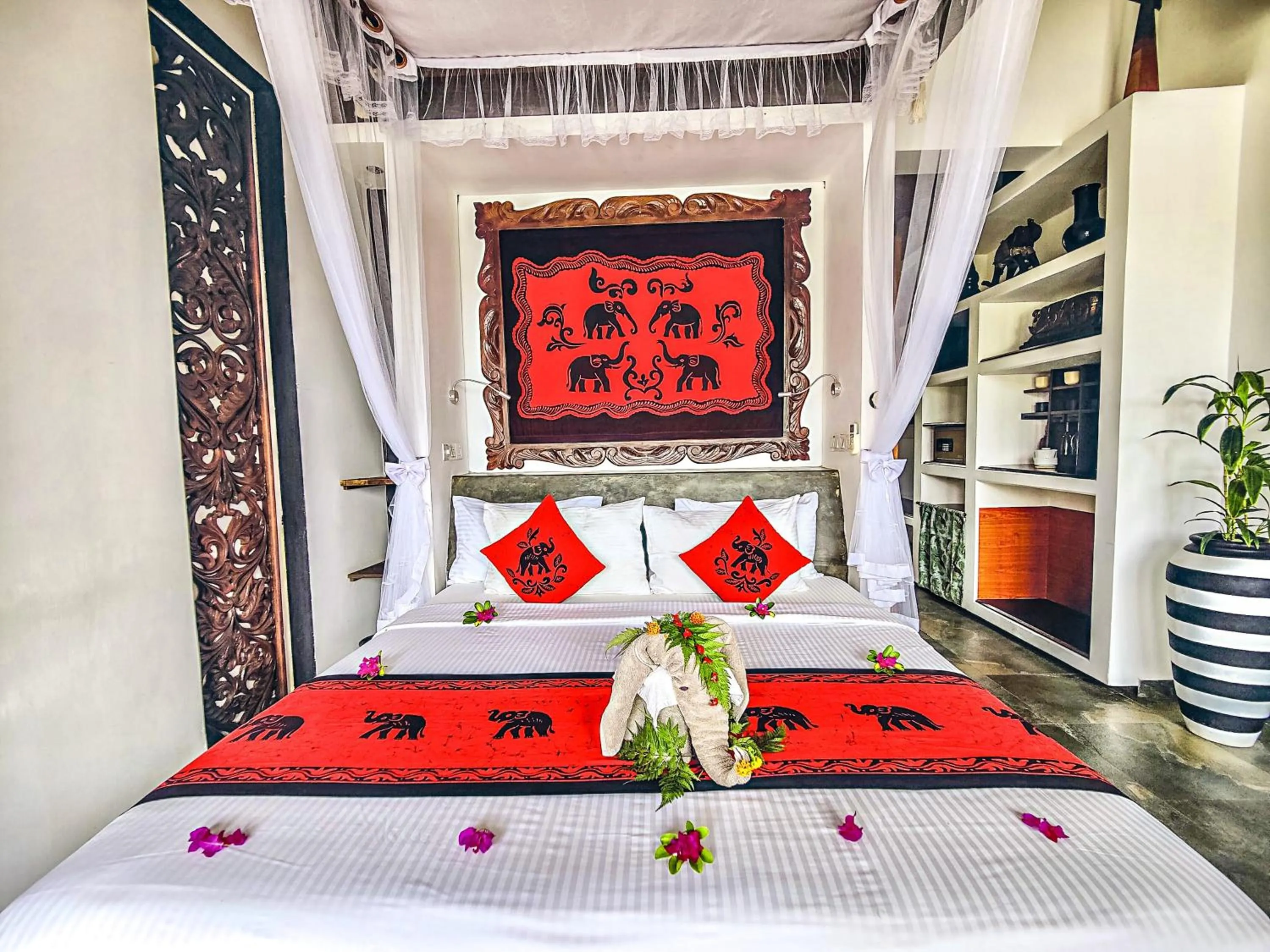 Bedroom, Bed in Waterland