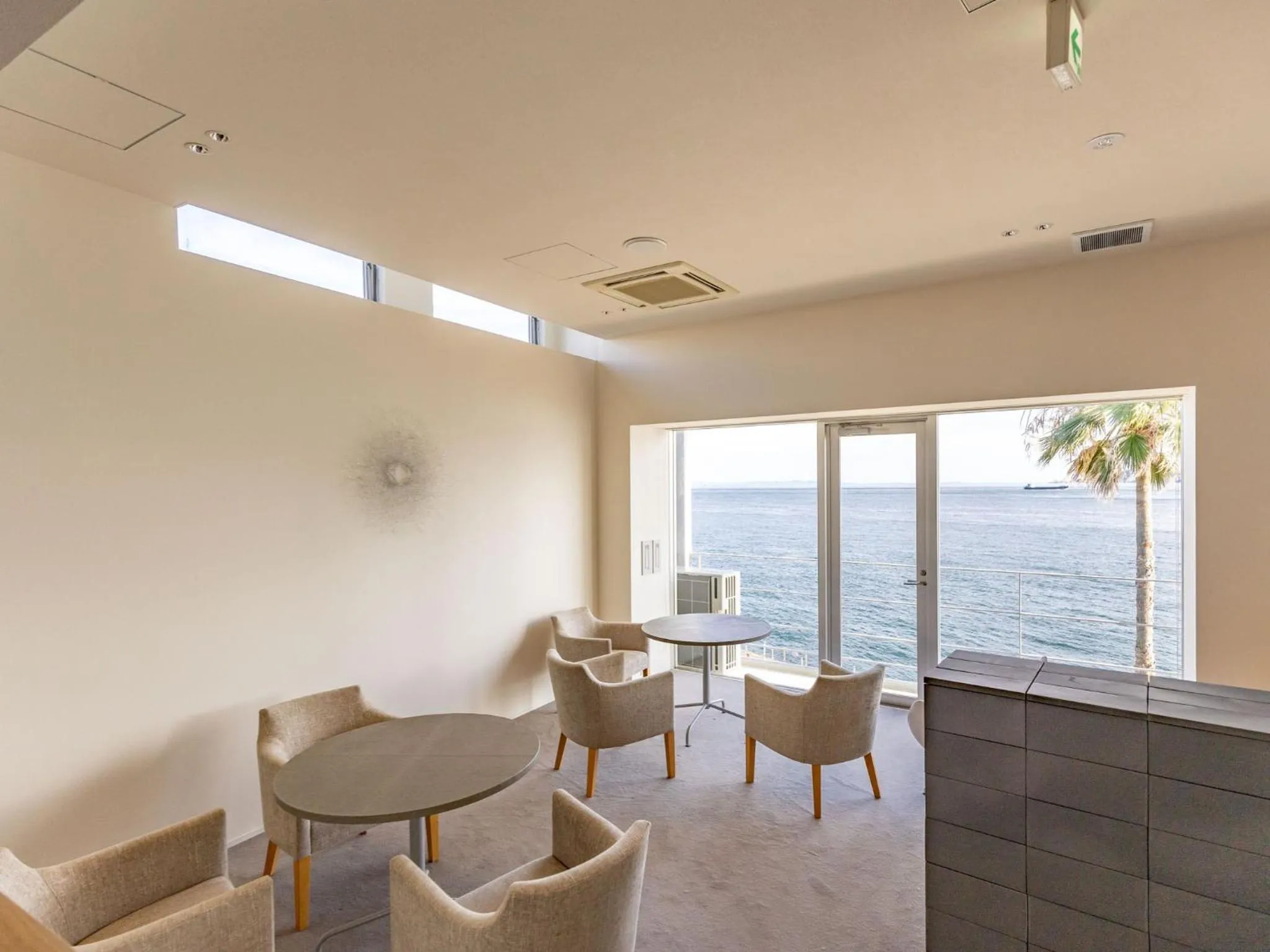 Communal lounge/ TV room in Hotel Setre Kobe Maiko