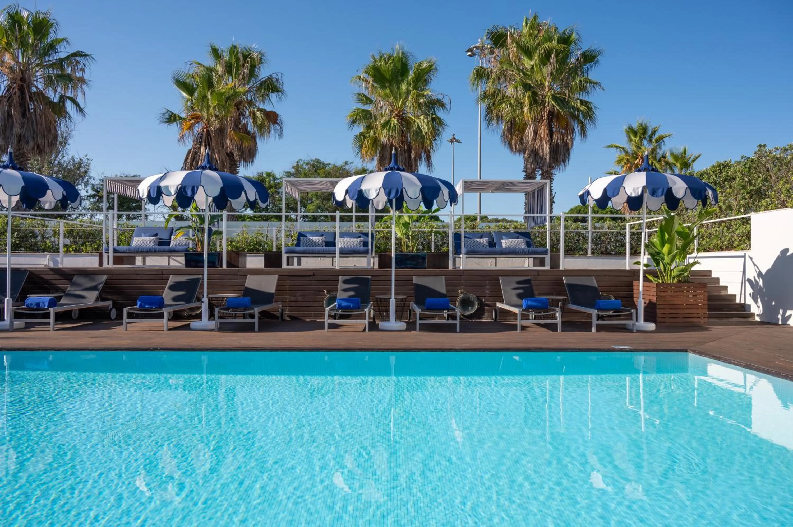 Swimming pool in Palácio do Governador - Lisbon Hotel & Spa