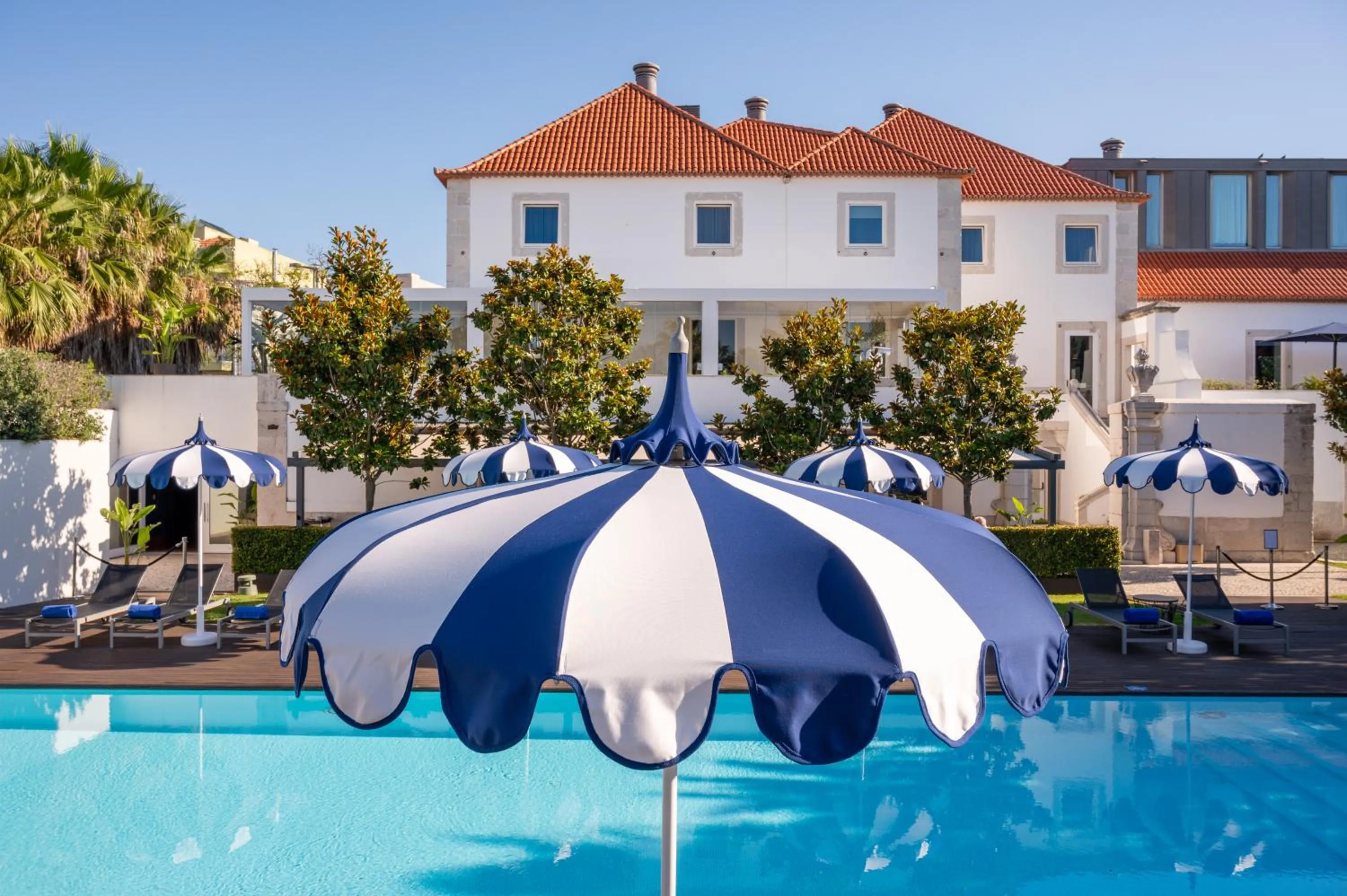Swimming pool in Palácio do Governador - Lisbon Hotel & Spa