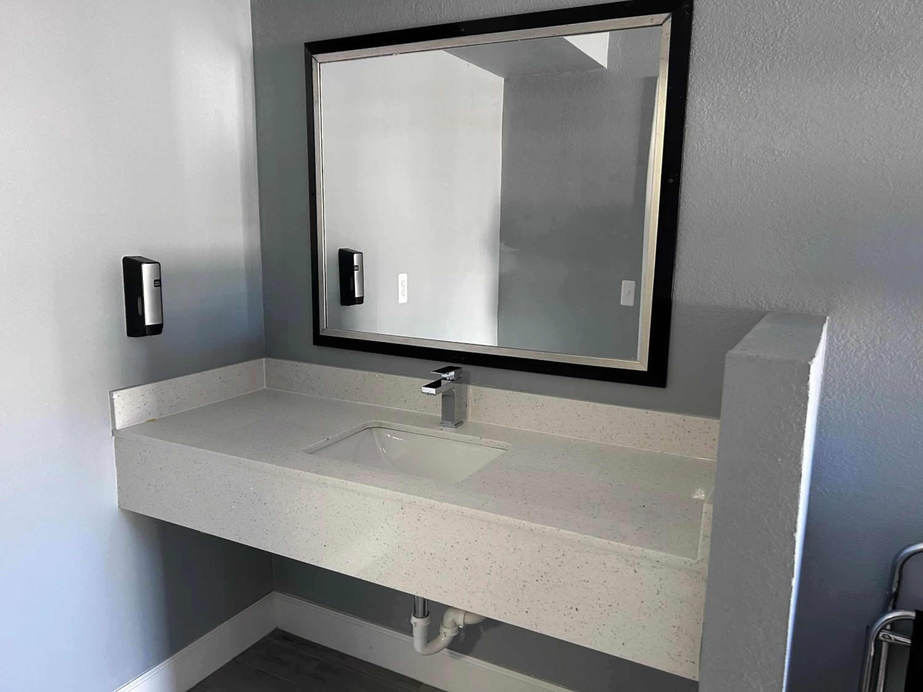 Airport Motor Inn