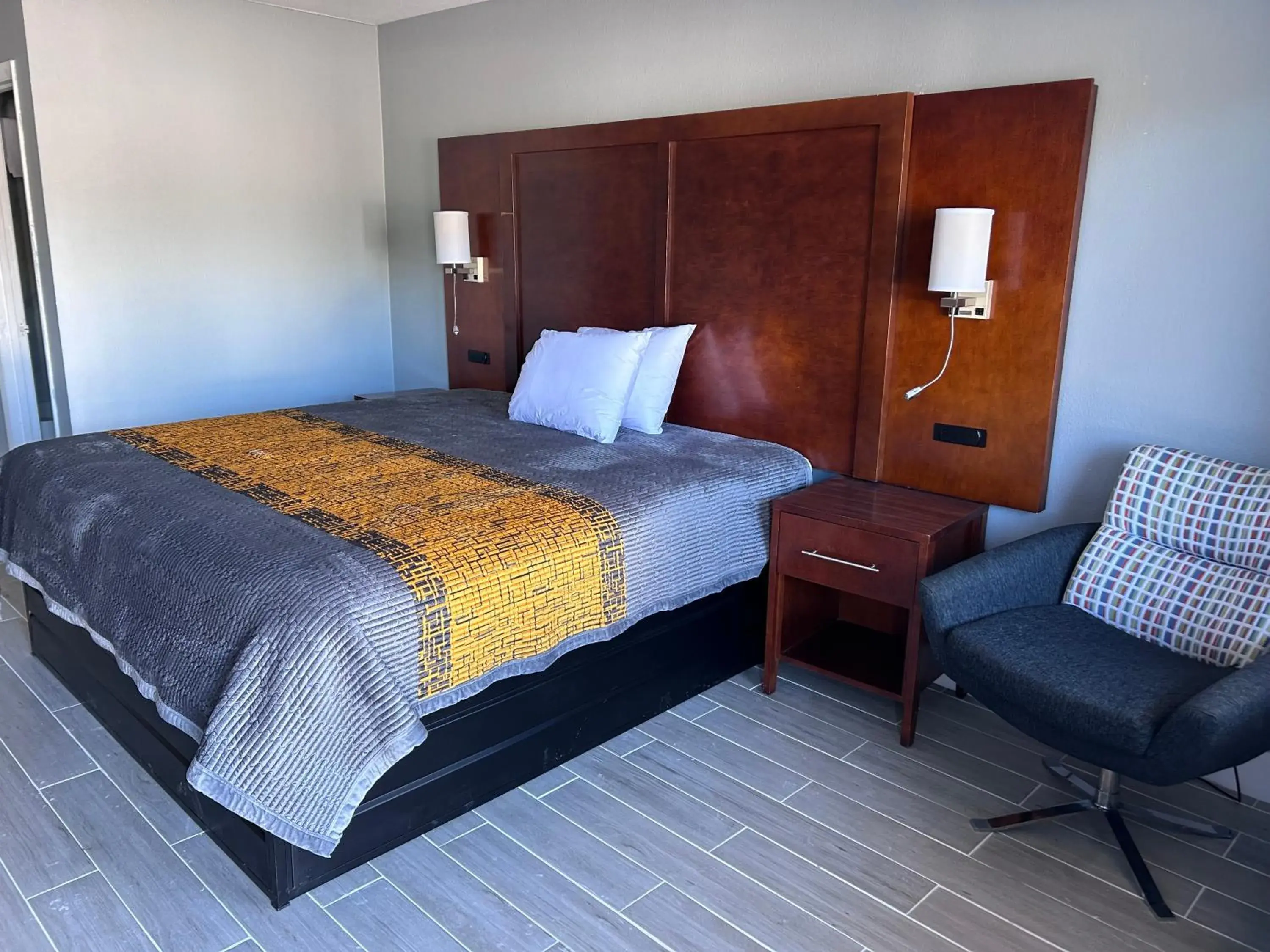 Deluxe King Suite in Airport Motor Inn Deluxe King Suite in Airport Motor Inn