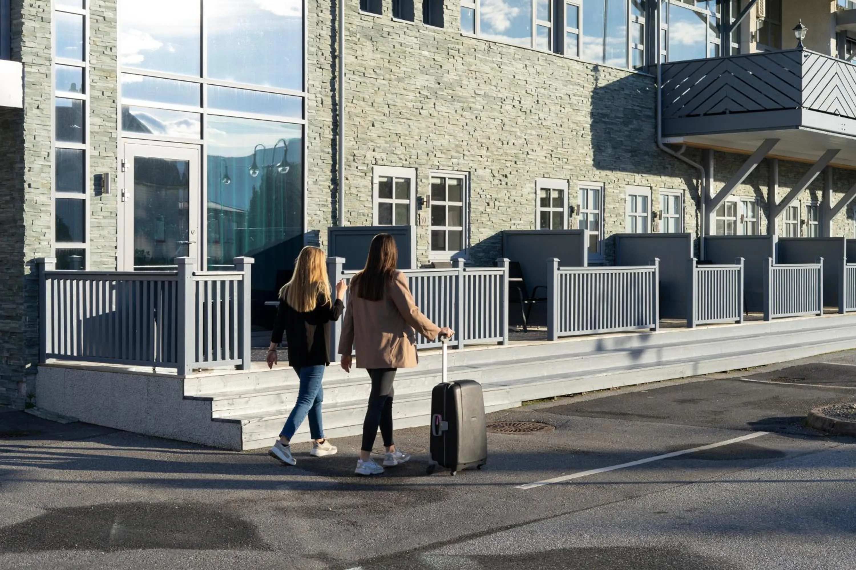 Facade/entrance in Vestnes Fjordhotell