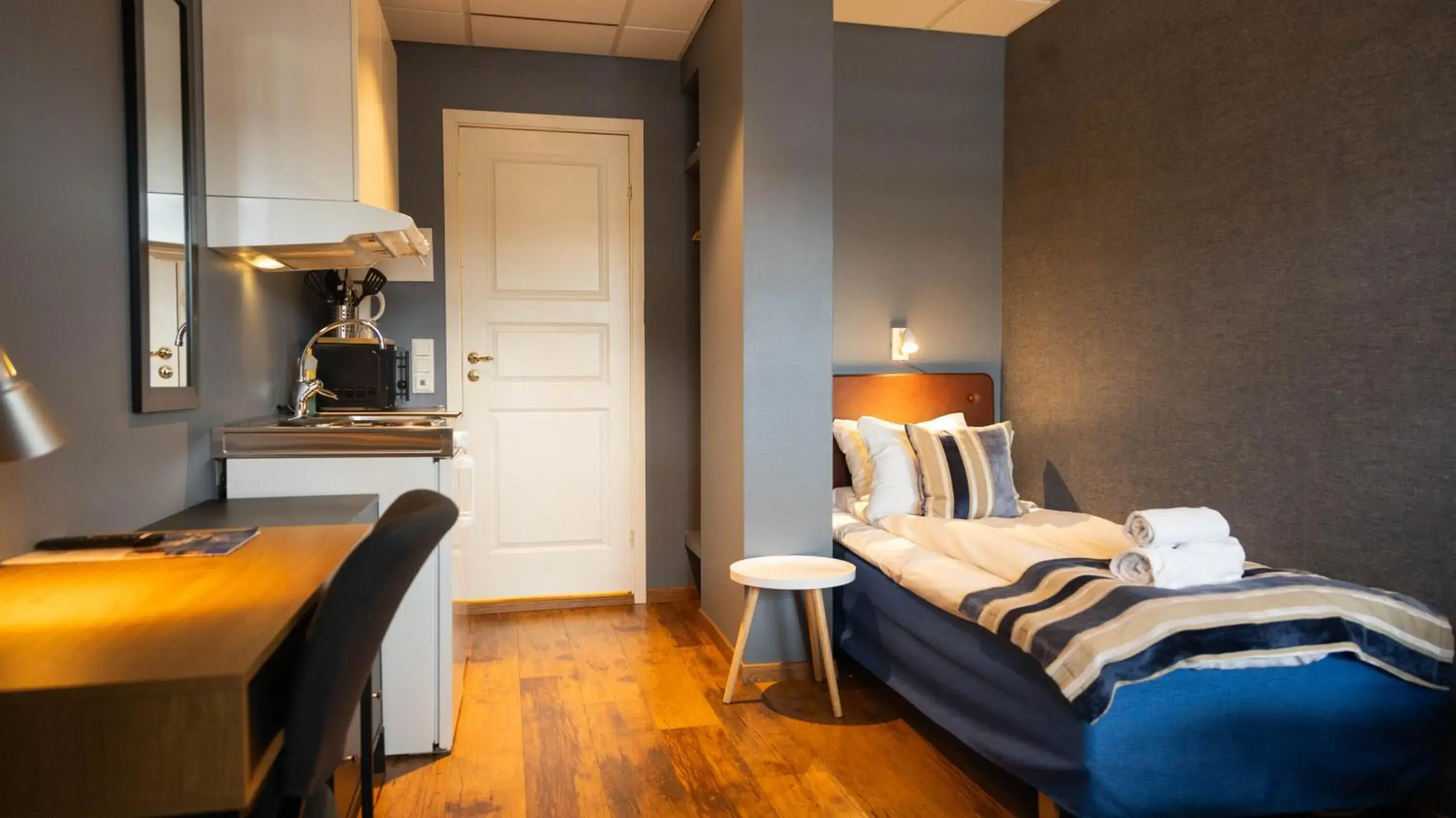 Single Room - single occupancy - Ground Floor with Kitchen in Vestnes Fjordhotell Single Room - single occupancy - Ground Floor with Kitchen in Vestnes Fjordhotell