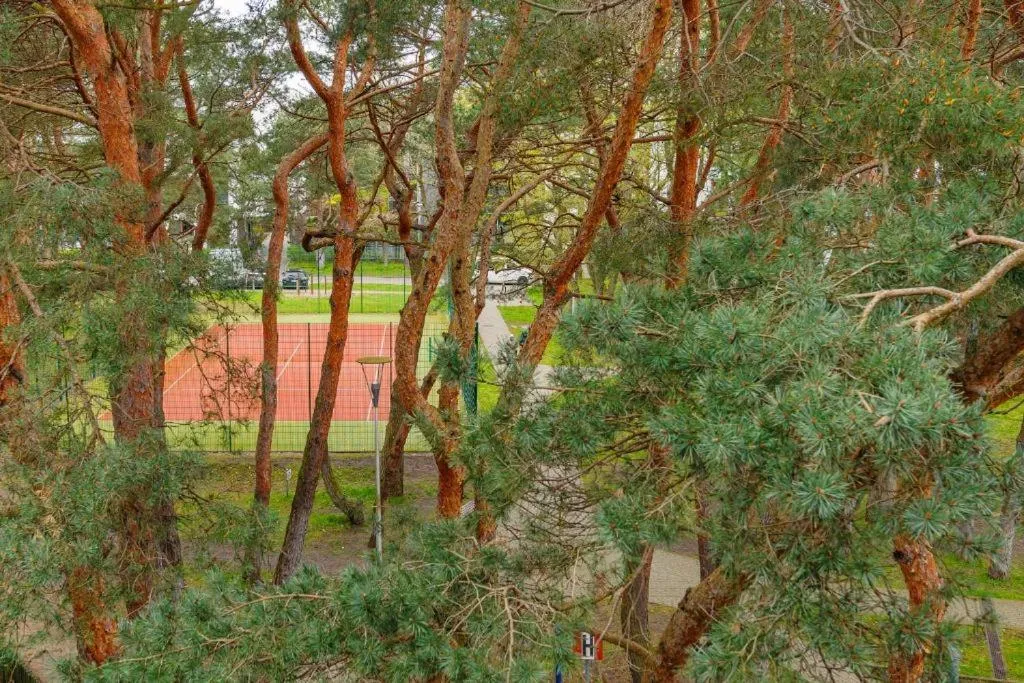 Tennis court in Apartament La Vita Nadmorski