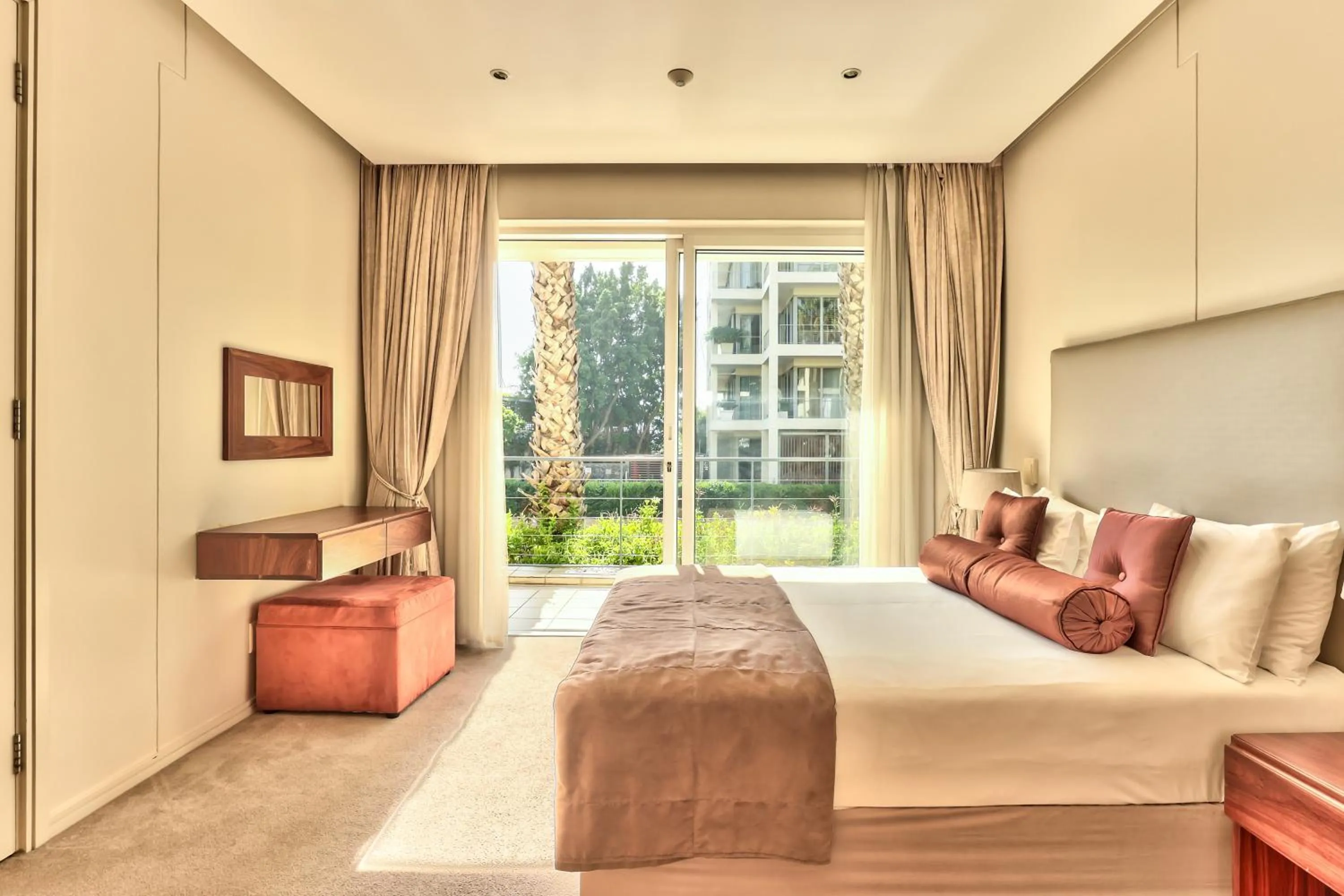 Bed in Waterfront Village