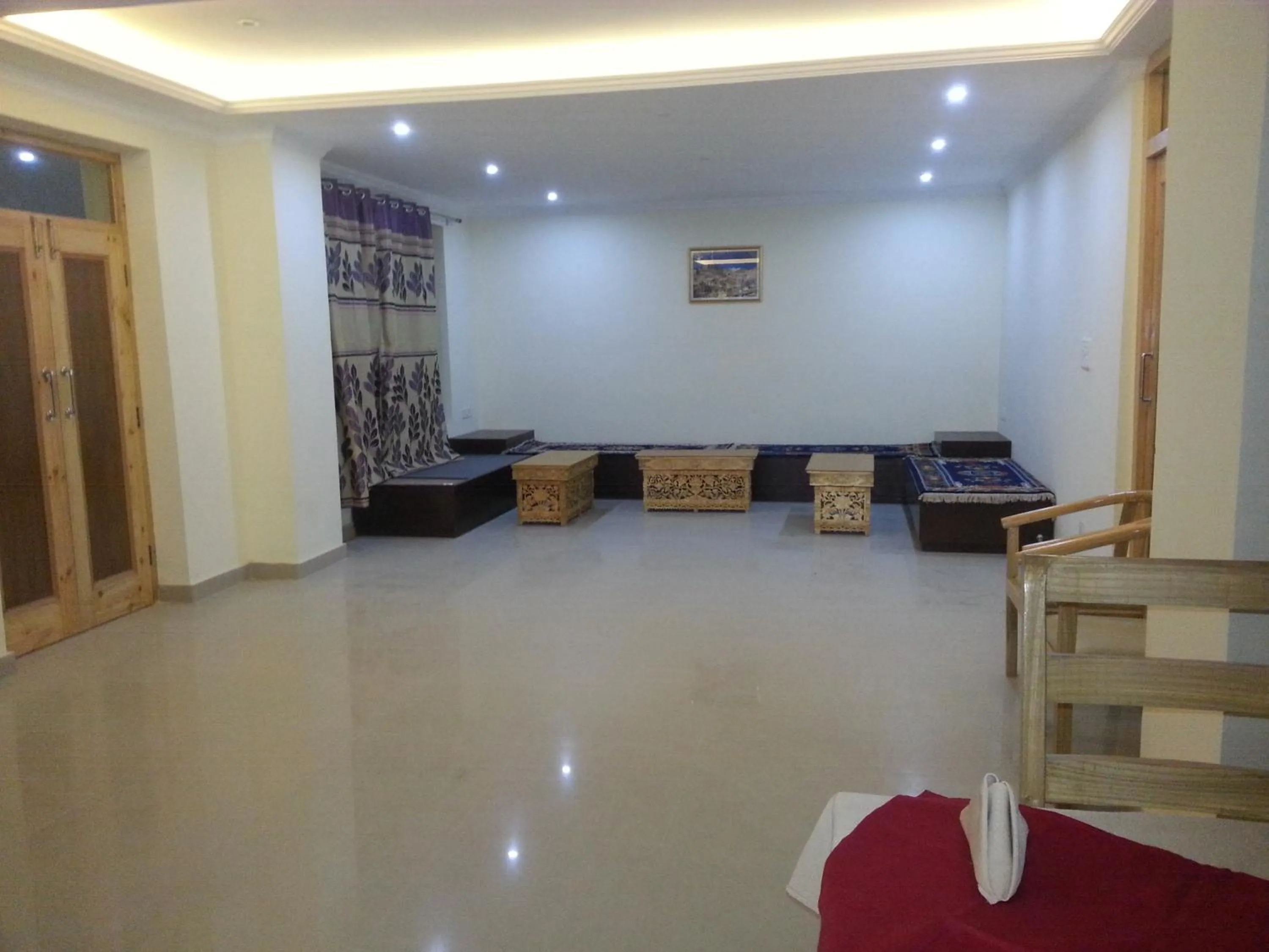 Communal lounge/ TV room in Royal Holiday Ladakh